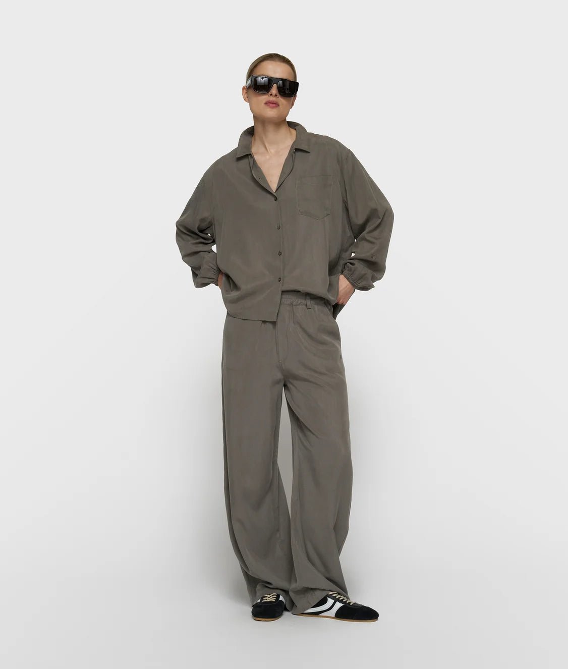 Banana Pants Lyocell 20-039-6203-dark fog - Dein Lieblingsladen Concept
