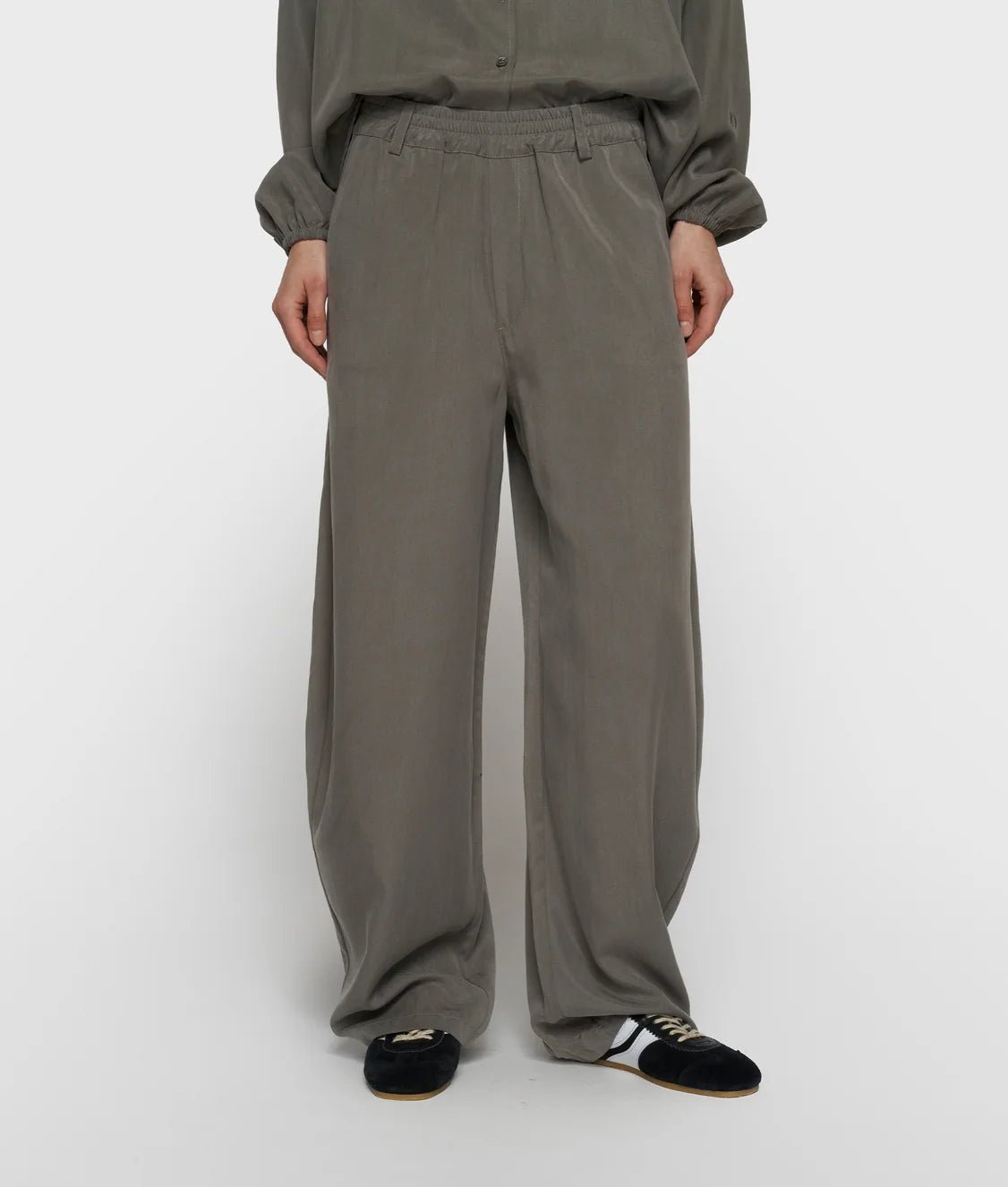 Banana Pants Lyocell 20-039-6203-dark fog - Dein Lieblingsladen Concept