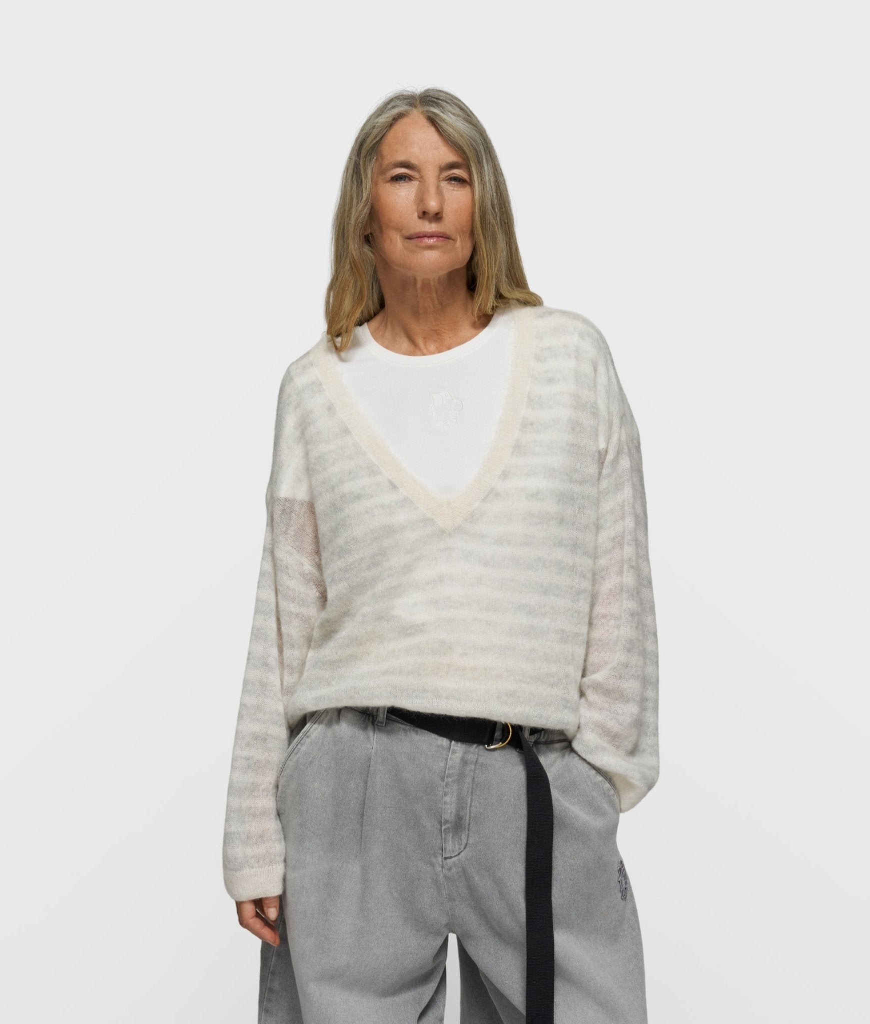 Thin V - Neck Knit Sweater - Dein Lieblingsladen Concept