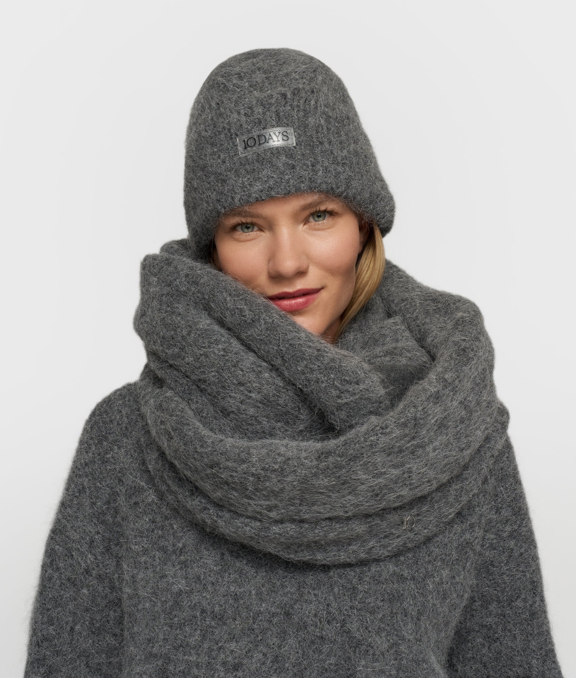 Round Hairy Knit Scarf