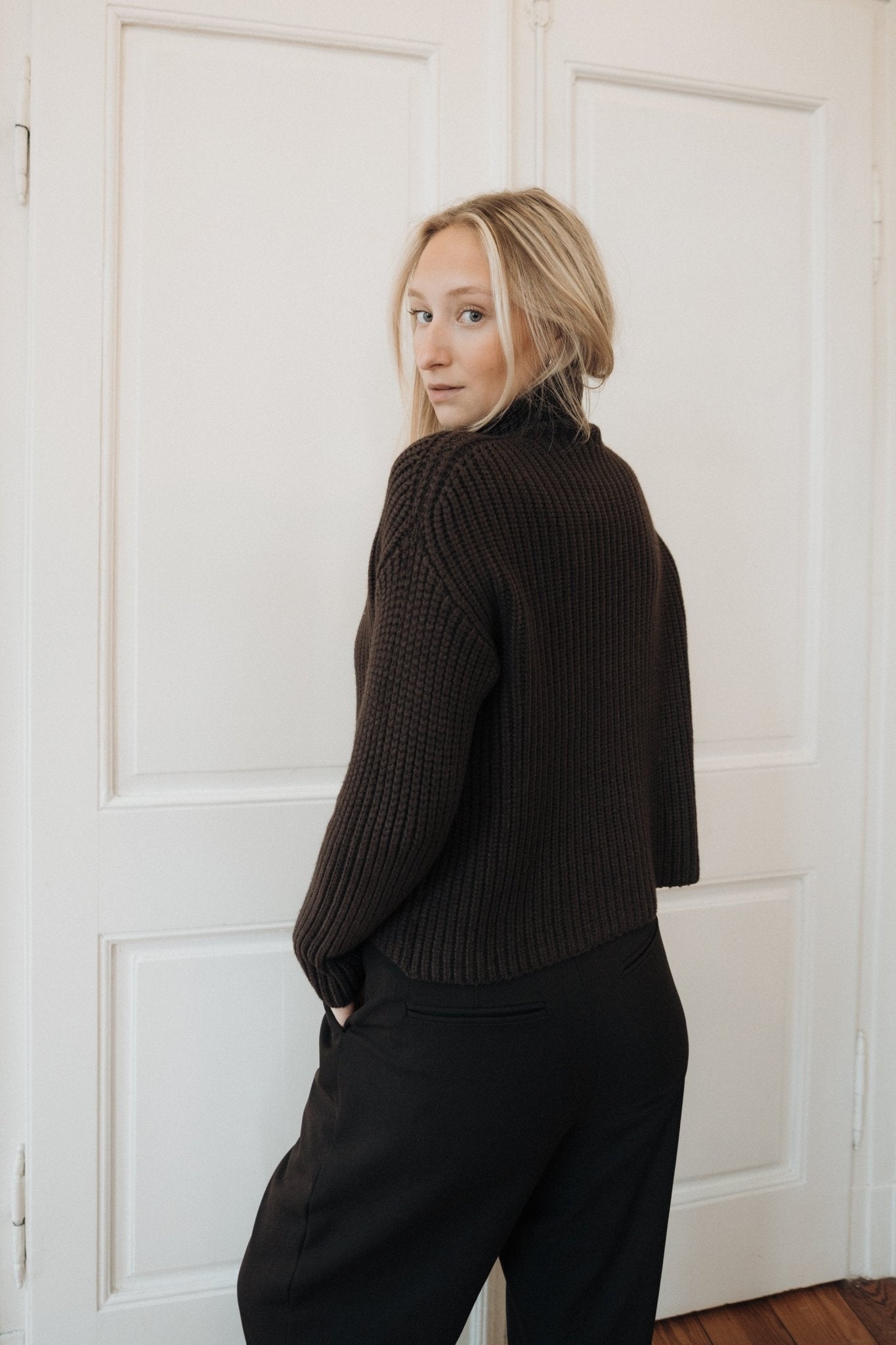 Grobstrickpullover „ElliDLL“ chocolate - Dein Lieblingsladen Concept