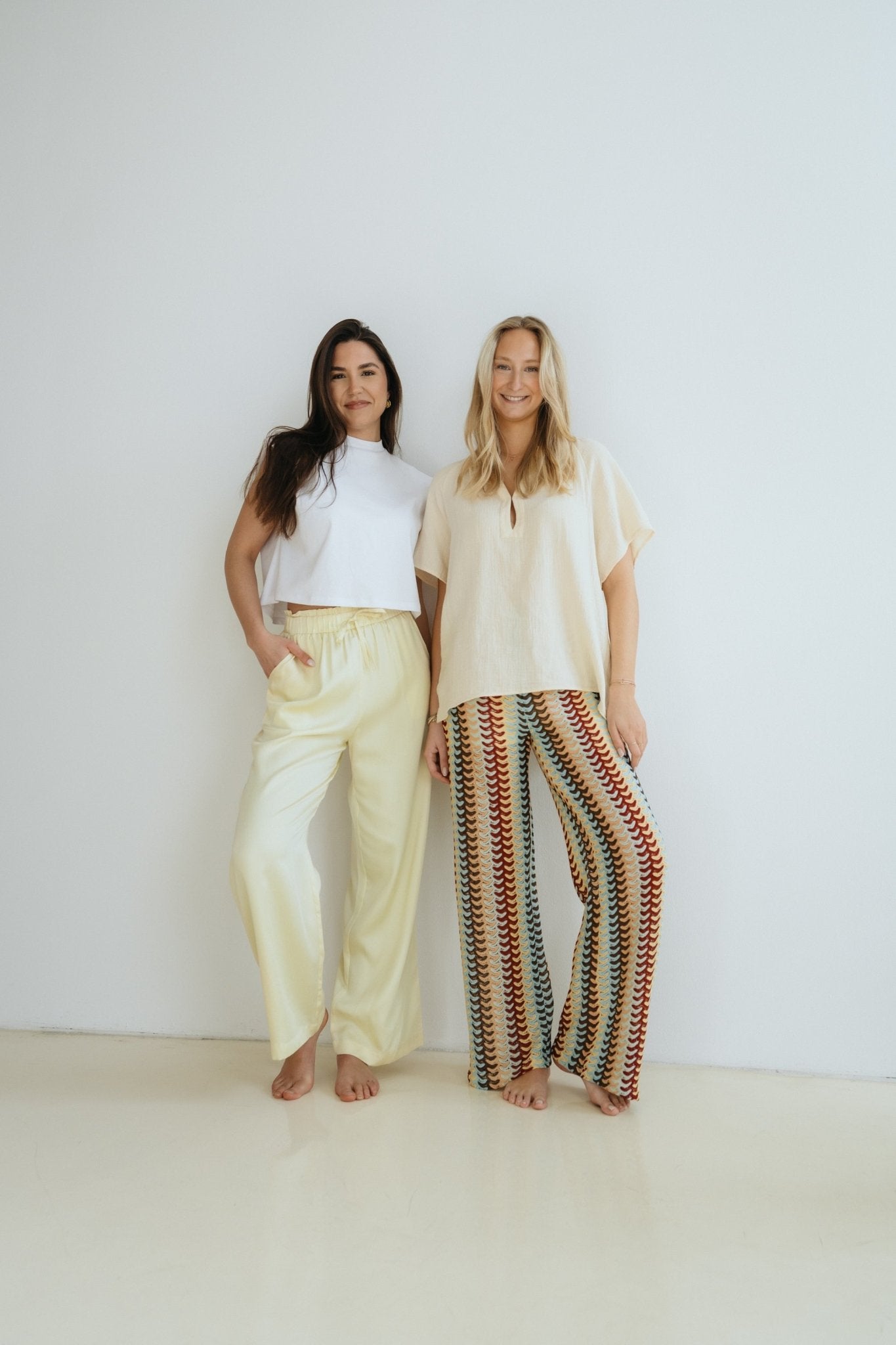 Satinhose "LivDLL" butter yellow - Dein Lieblingsladen Concept