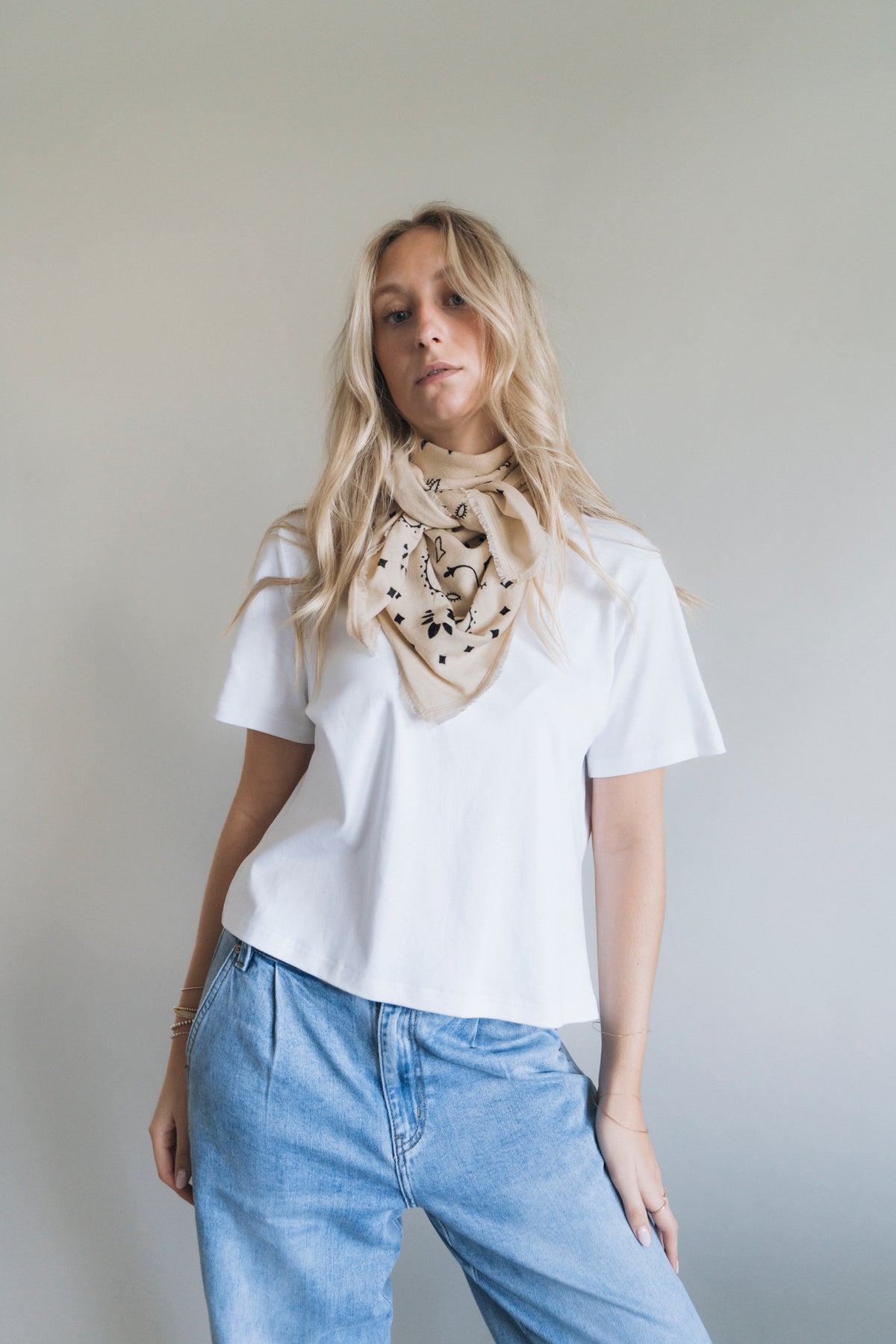Tuch mit Muster "MyaDLL" beige