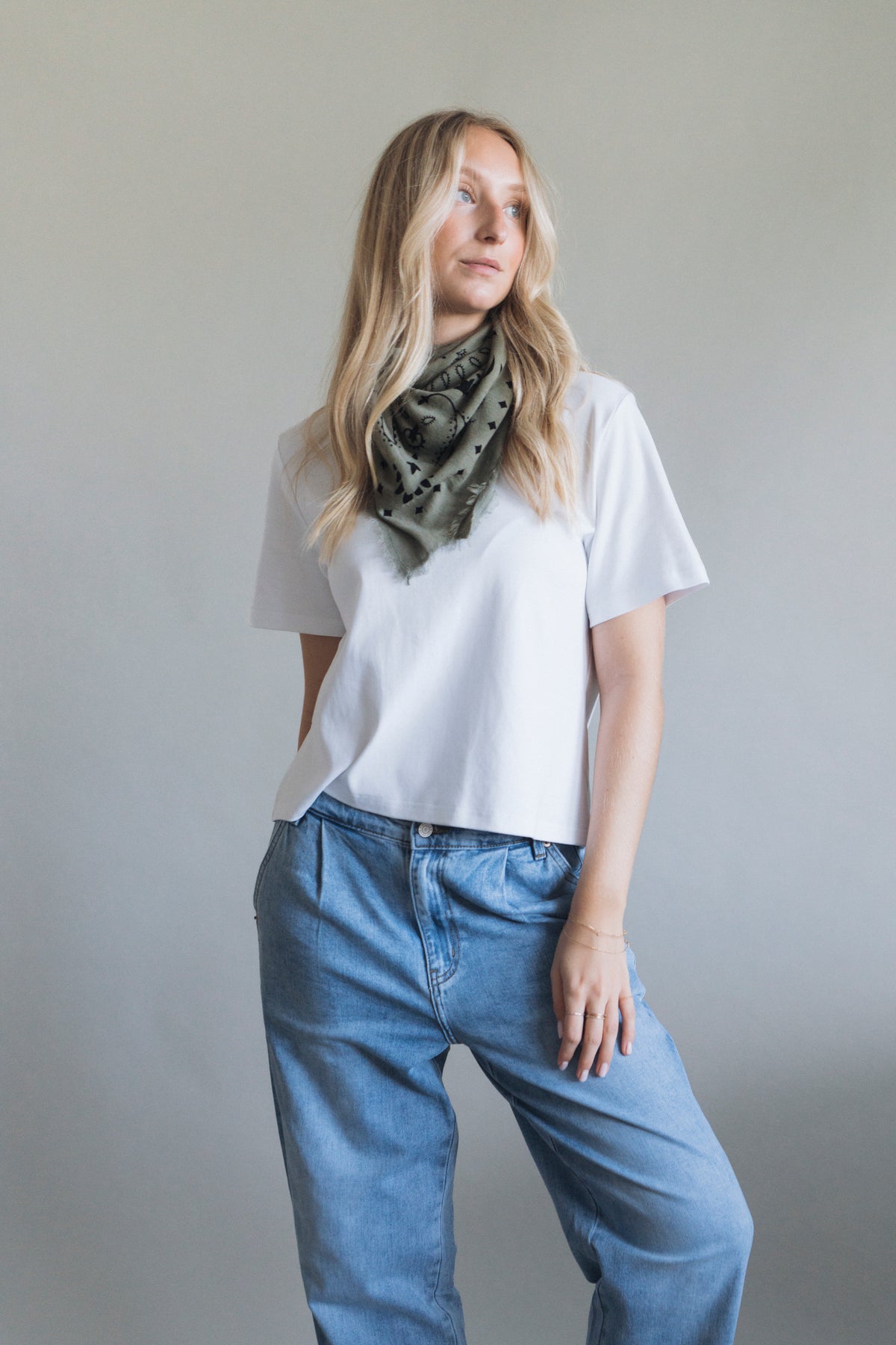 Tuch mit Muster "MyaDLL" light khaki