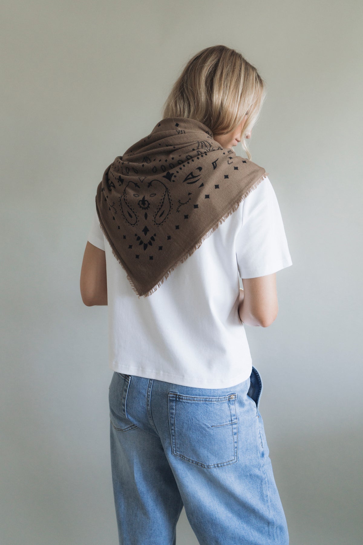 Tuch mit Muster "MyaDLL" brown