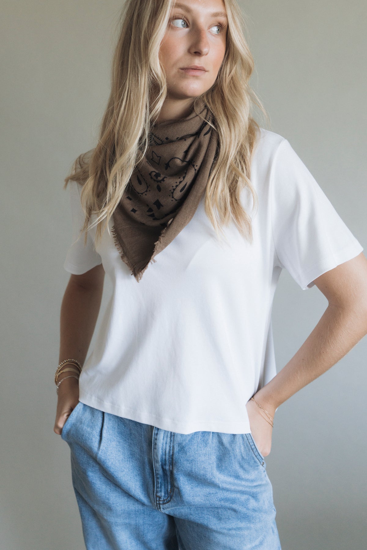 Tuch mit Muster "MyaDLL" brown