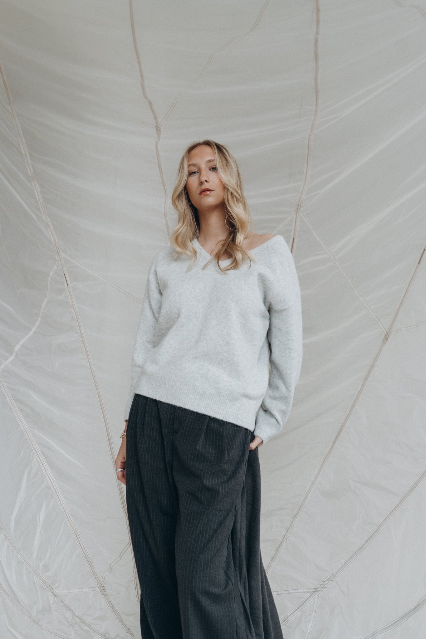 V - Neck Pullover "AriaDLL" light grey - Dein Lieblingsladen Concept