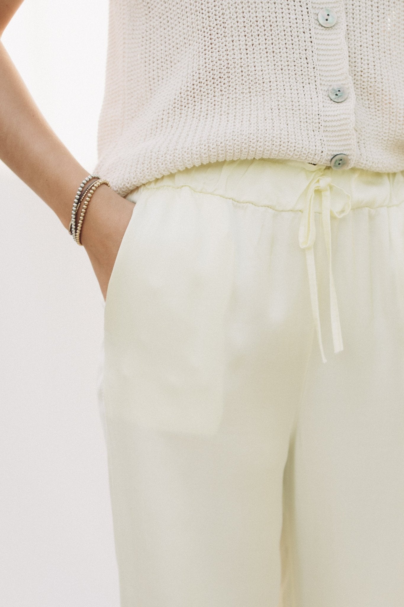 Satinhose "FelineDLL" light lemon - Dein Lieblingsladen Concept