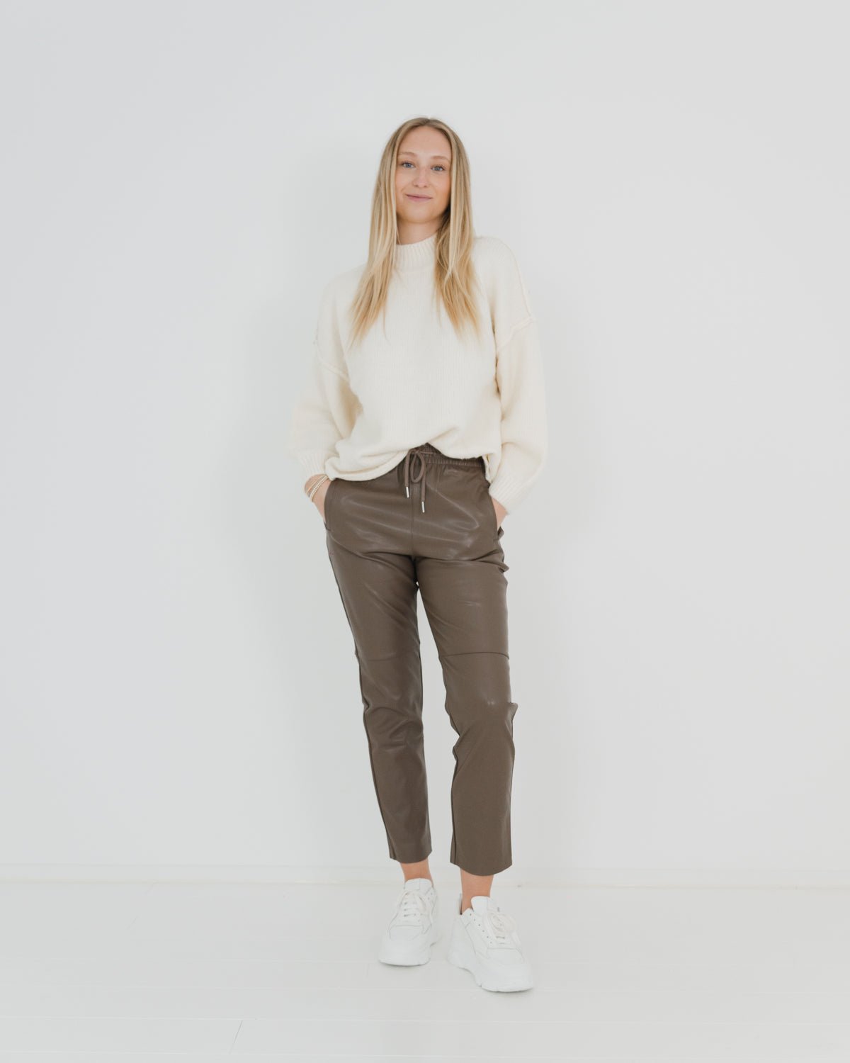 Kunstlederhose „LondonDLL“ chocolate - Dein Lieblingsladen Concept