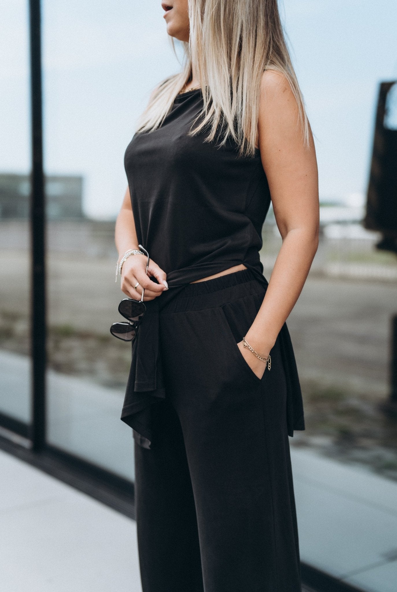 Modal - Longtop „SlitDLL“ black - Dein Lieblingsladen Concept