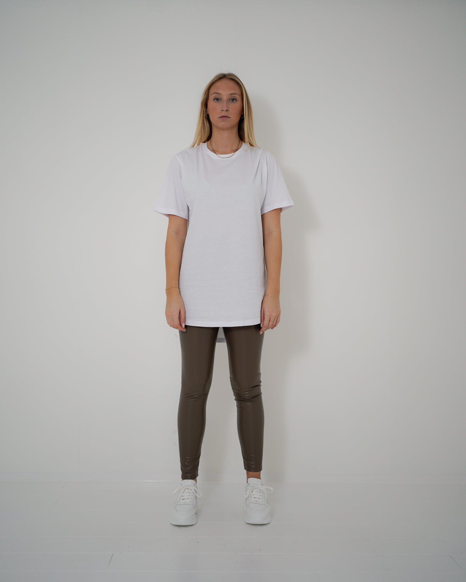 Basic-Longshirt „UnderneathDLL“ white