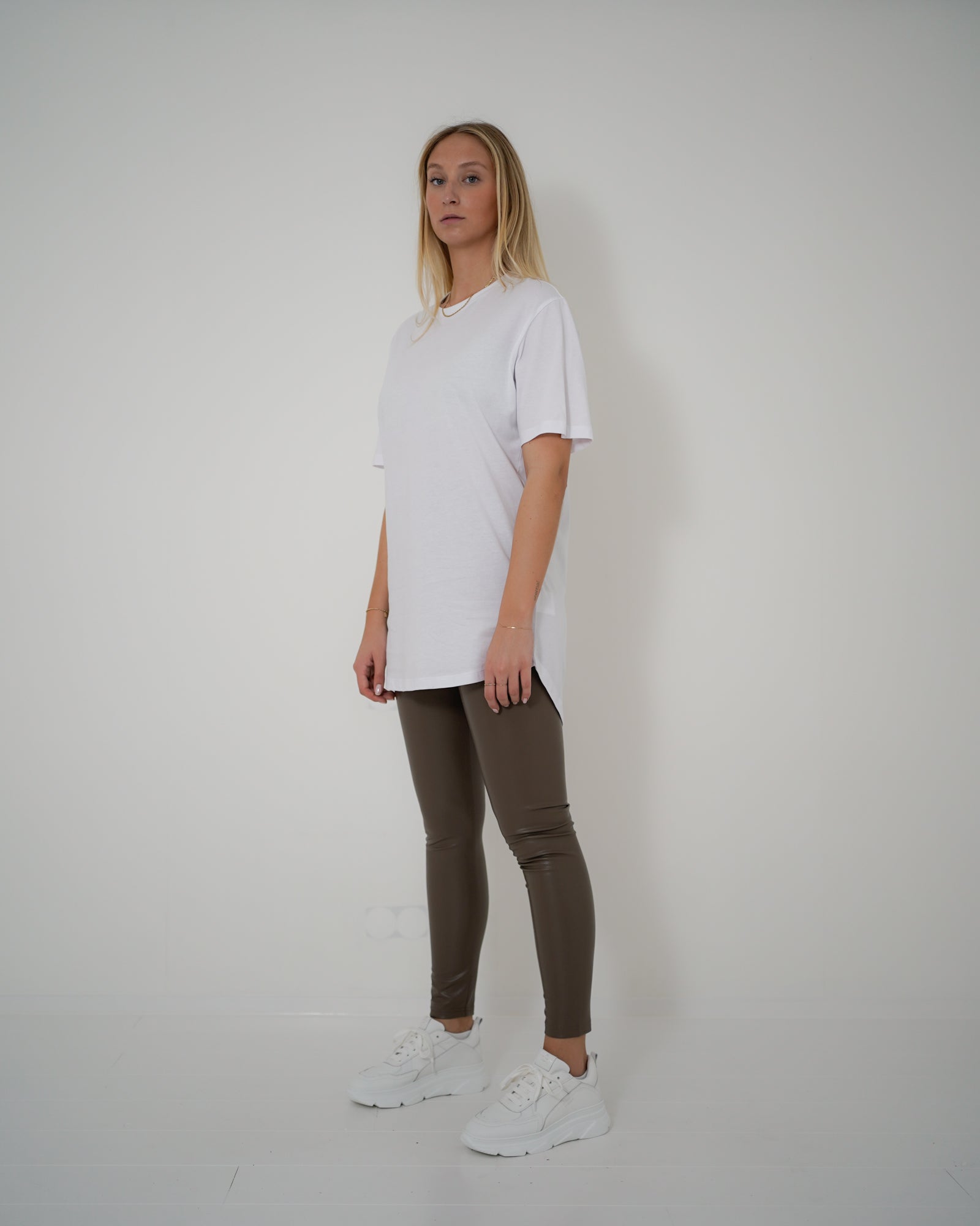 Basic-Longshirt „UnderneathDLL“ white
