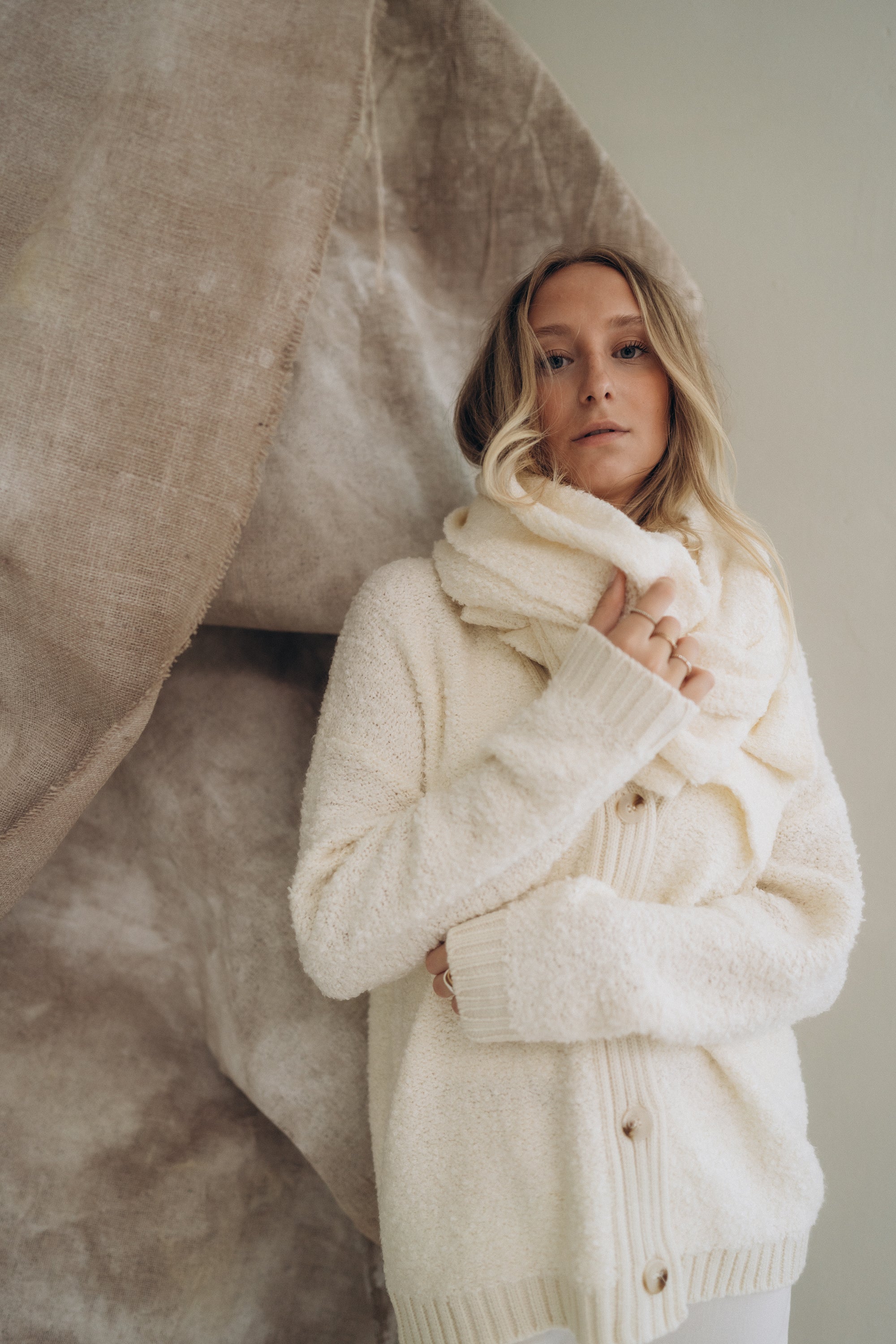 Boucle Schal „FyllaDLL“ offhwite