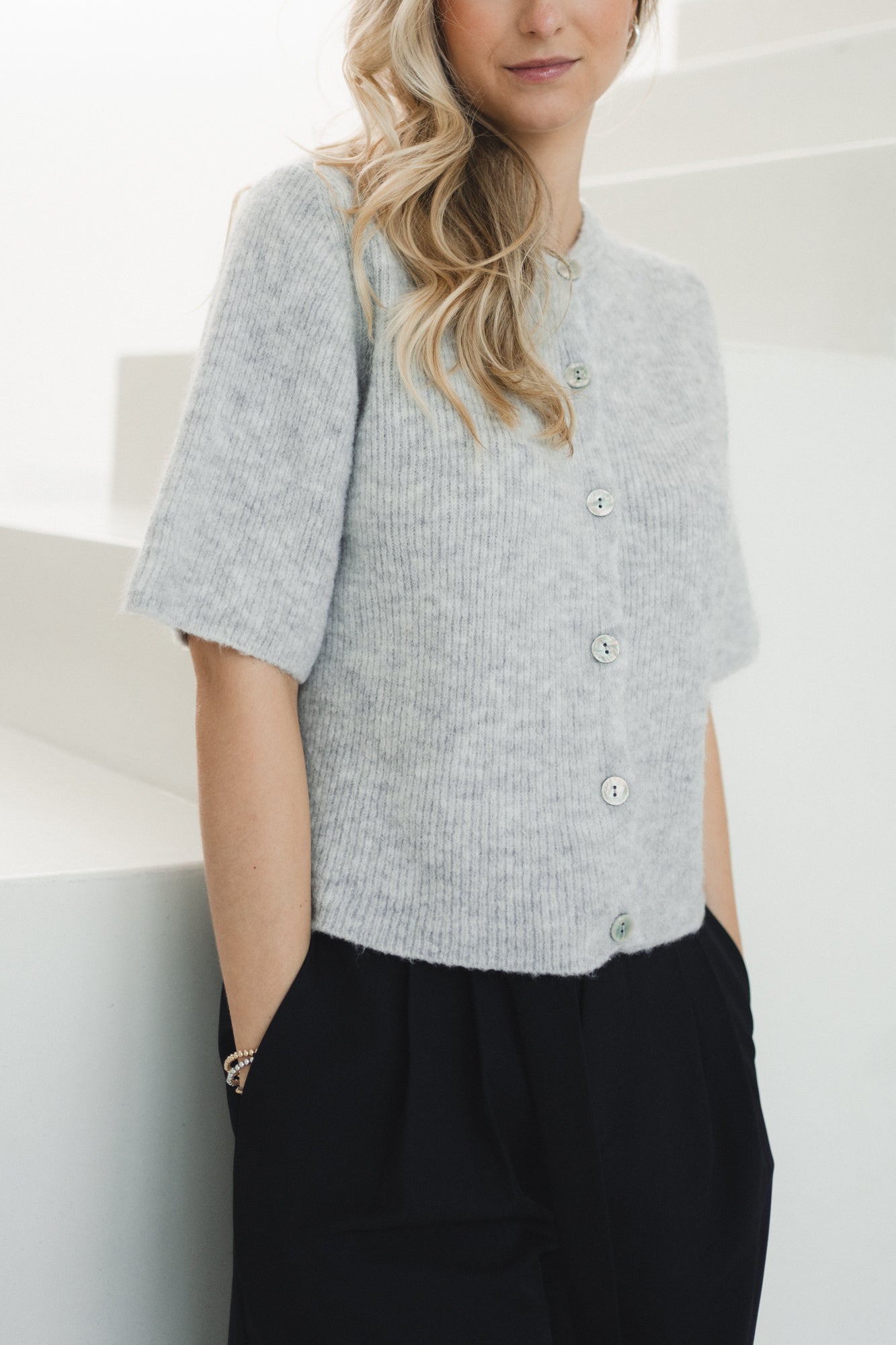 Kurzarm Cardigan „PenkaDLL“ light grey melee