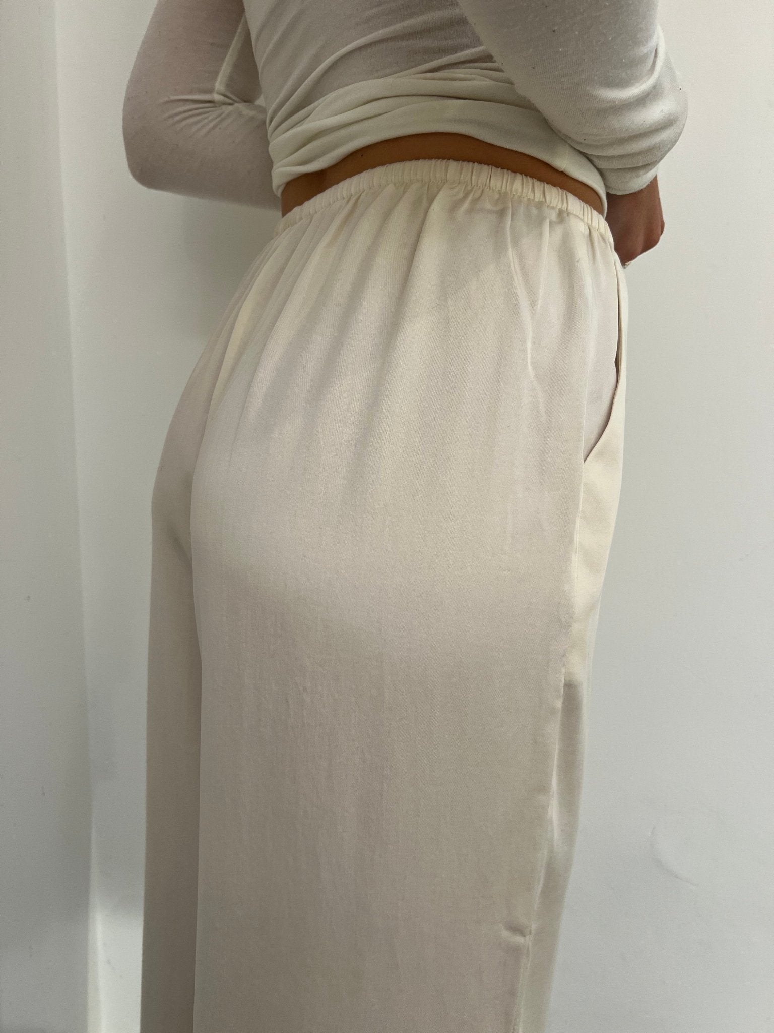 Satinhose "ValinaDLL" soft sand - Dein Lieblingsladen Concept