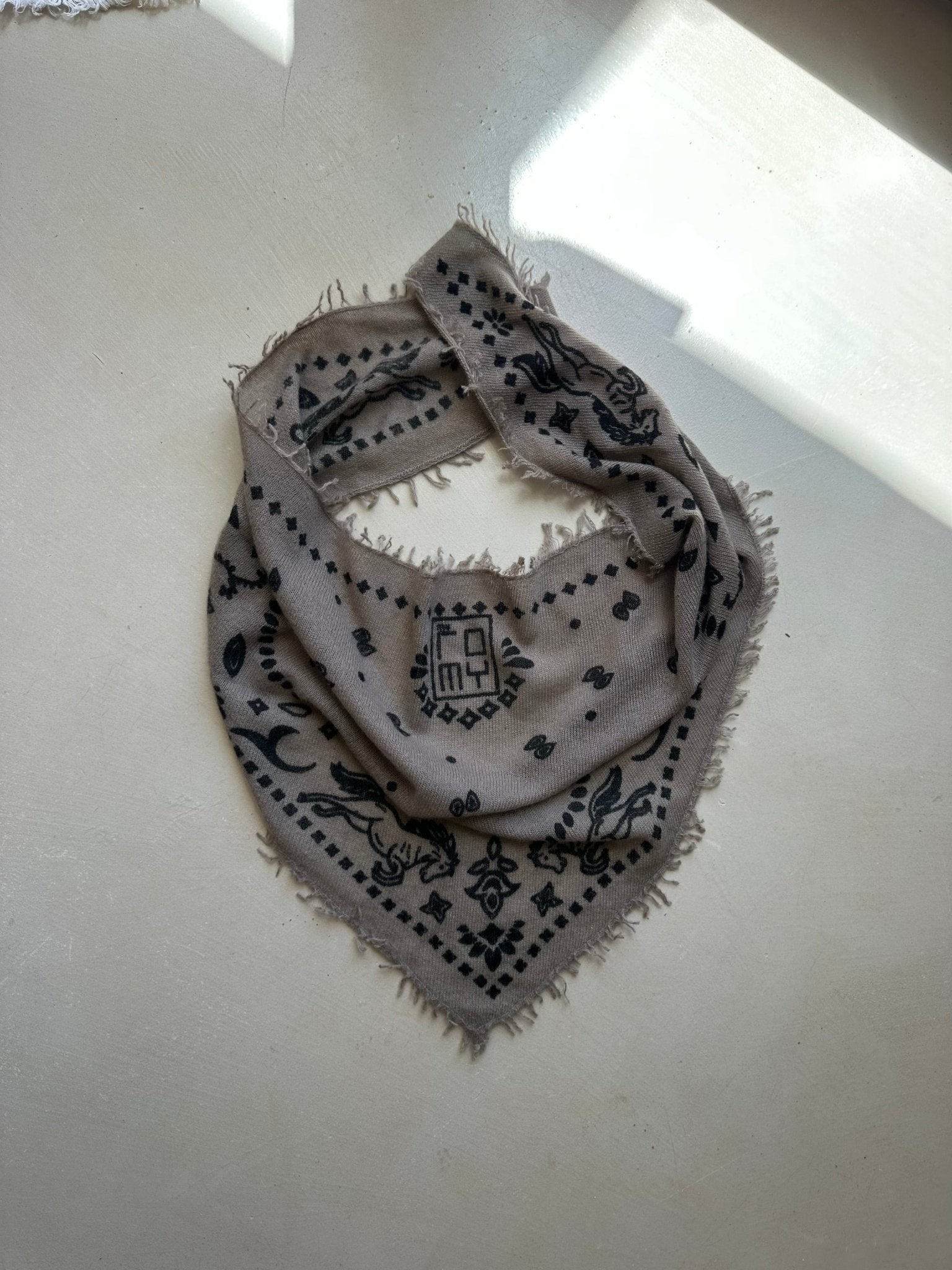 Kaschmir-Schal "Wild Horse" stone/black - Dein Lieblingsladen Concept