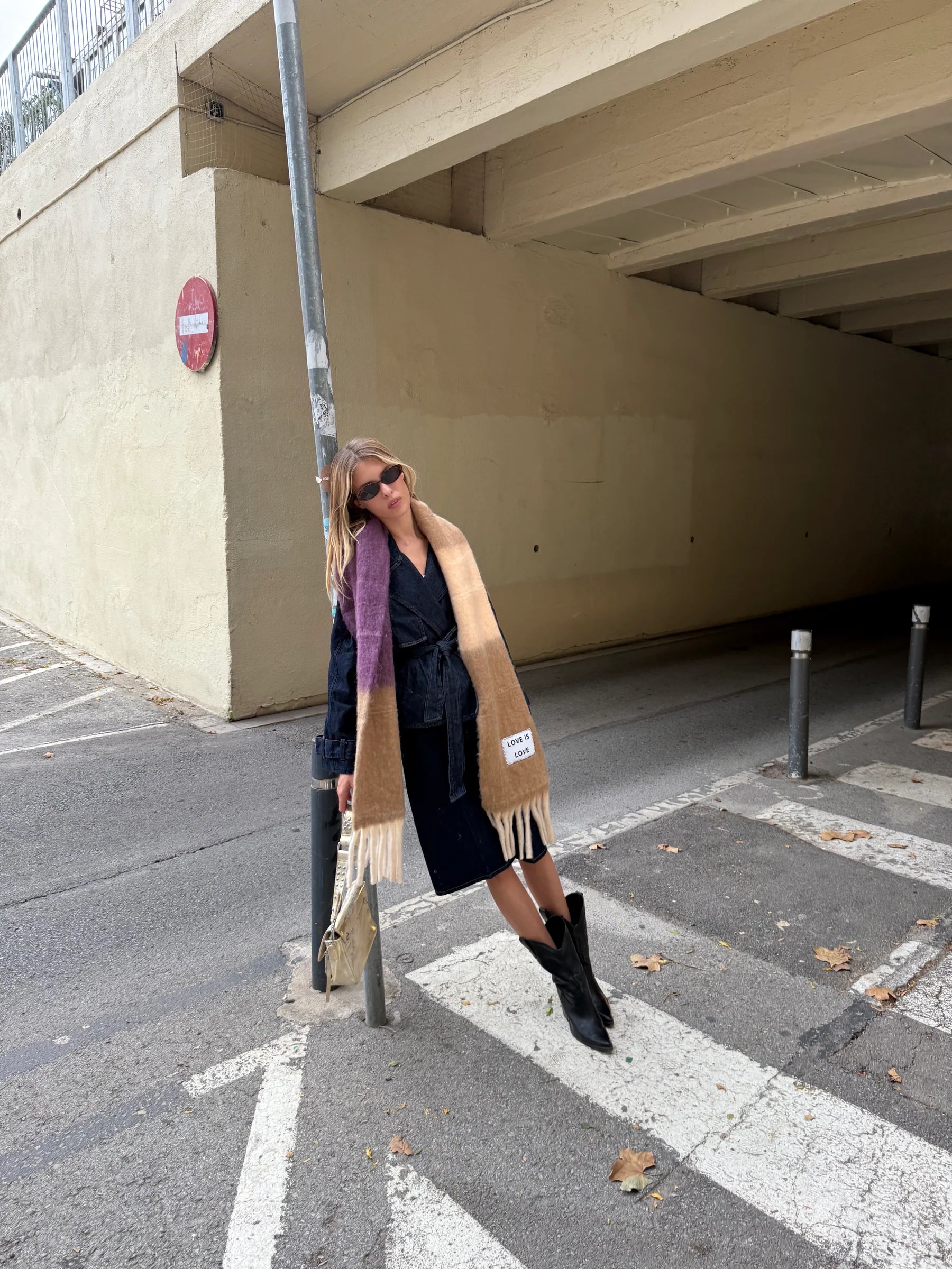 Schal "Love is Love"