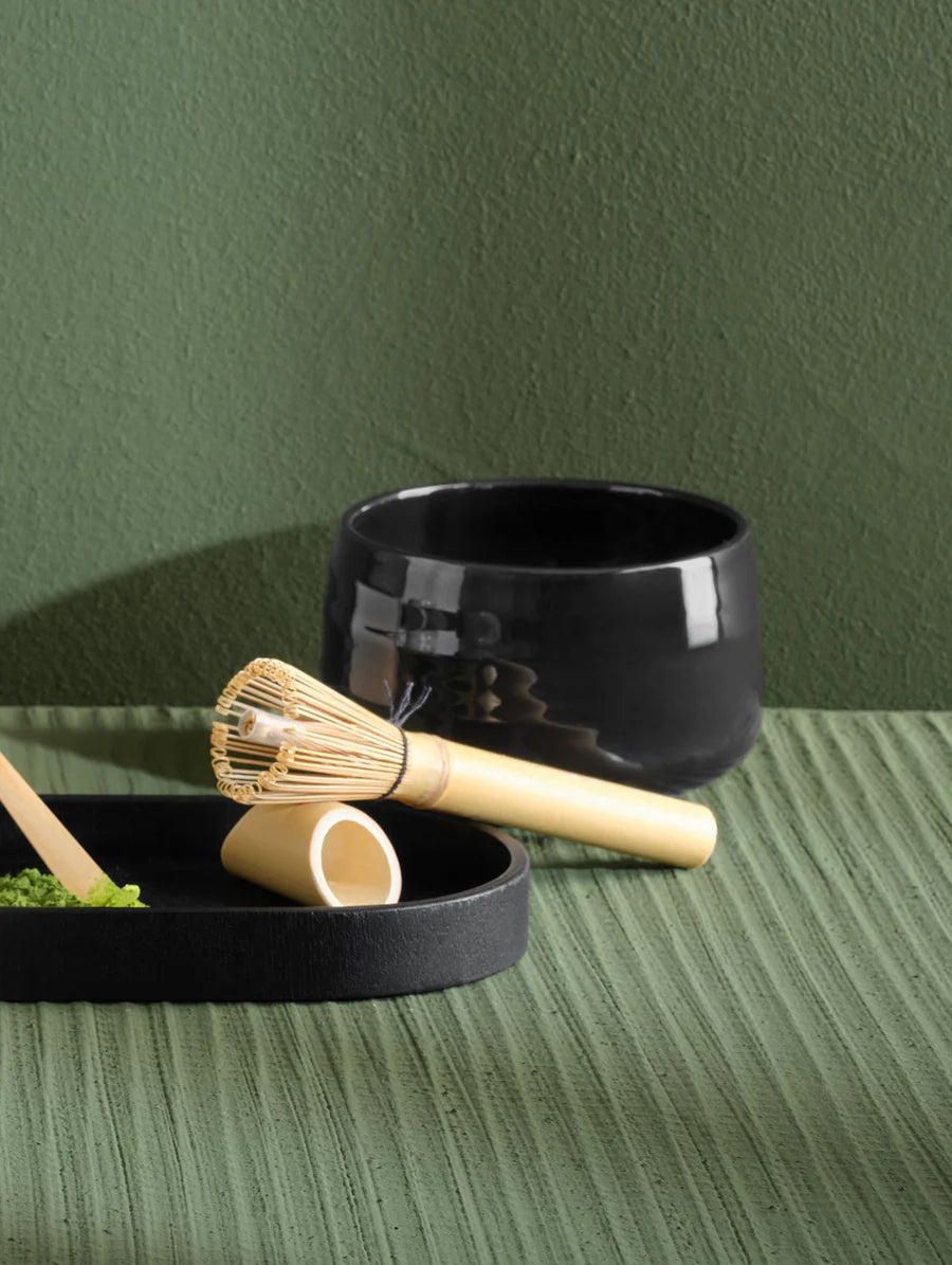 Matchabesen mit Bänkchen