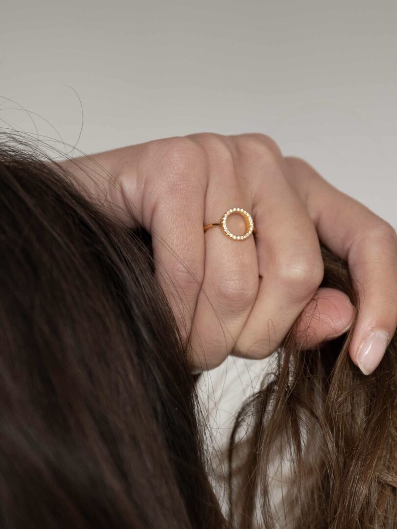 Ring mit offenem Kreis und Strasssteinen - Dein Lieblingsladen Concept