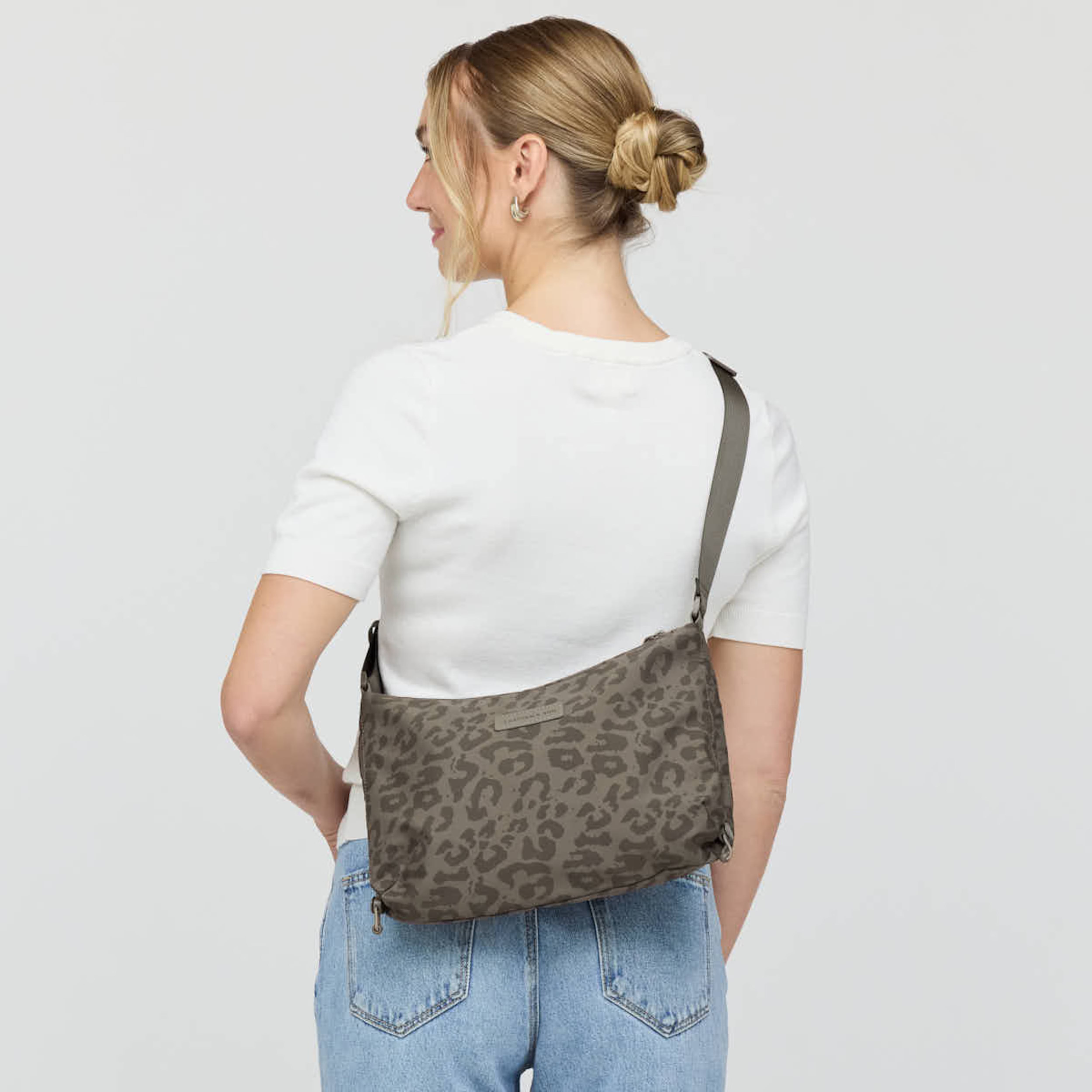 Crossbody Bag "Skara Small Leo Dark Brown"
