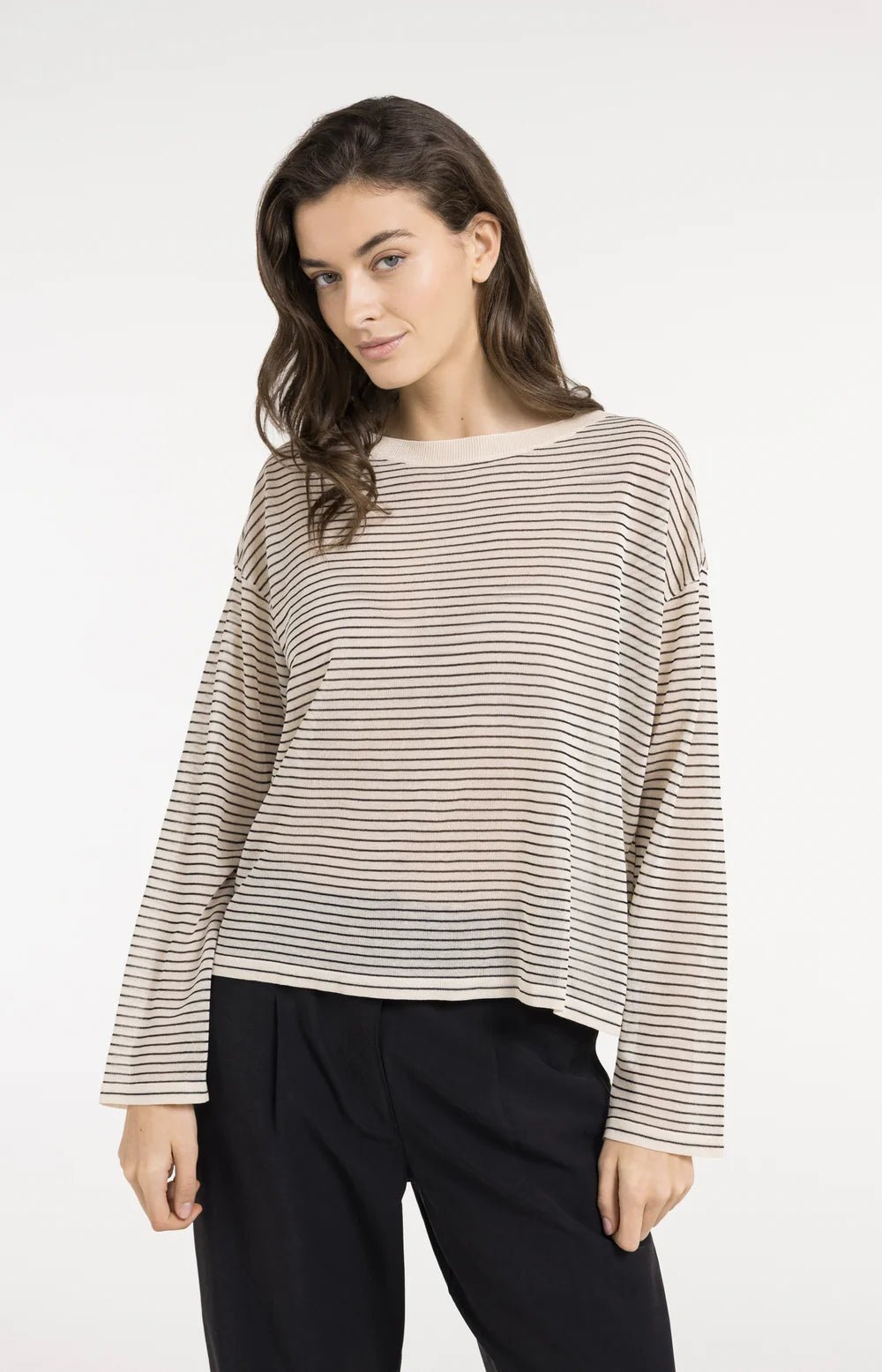 Leicht durchscheinender Feinstrickpullover mit Streifen - Dein Lieblingsladen Concept