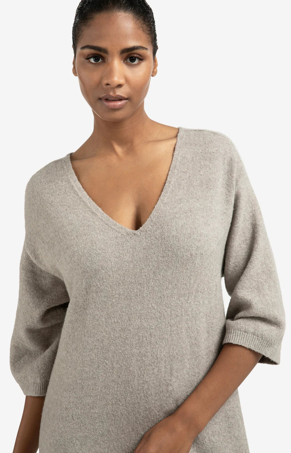 Strickkleid mit V-Ausschnitt
