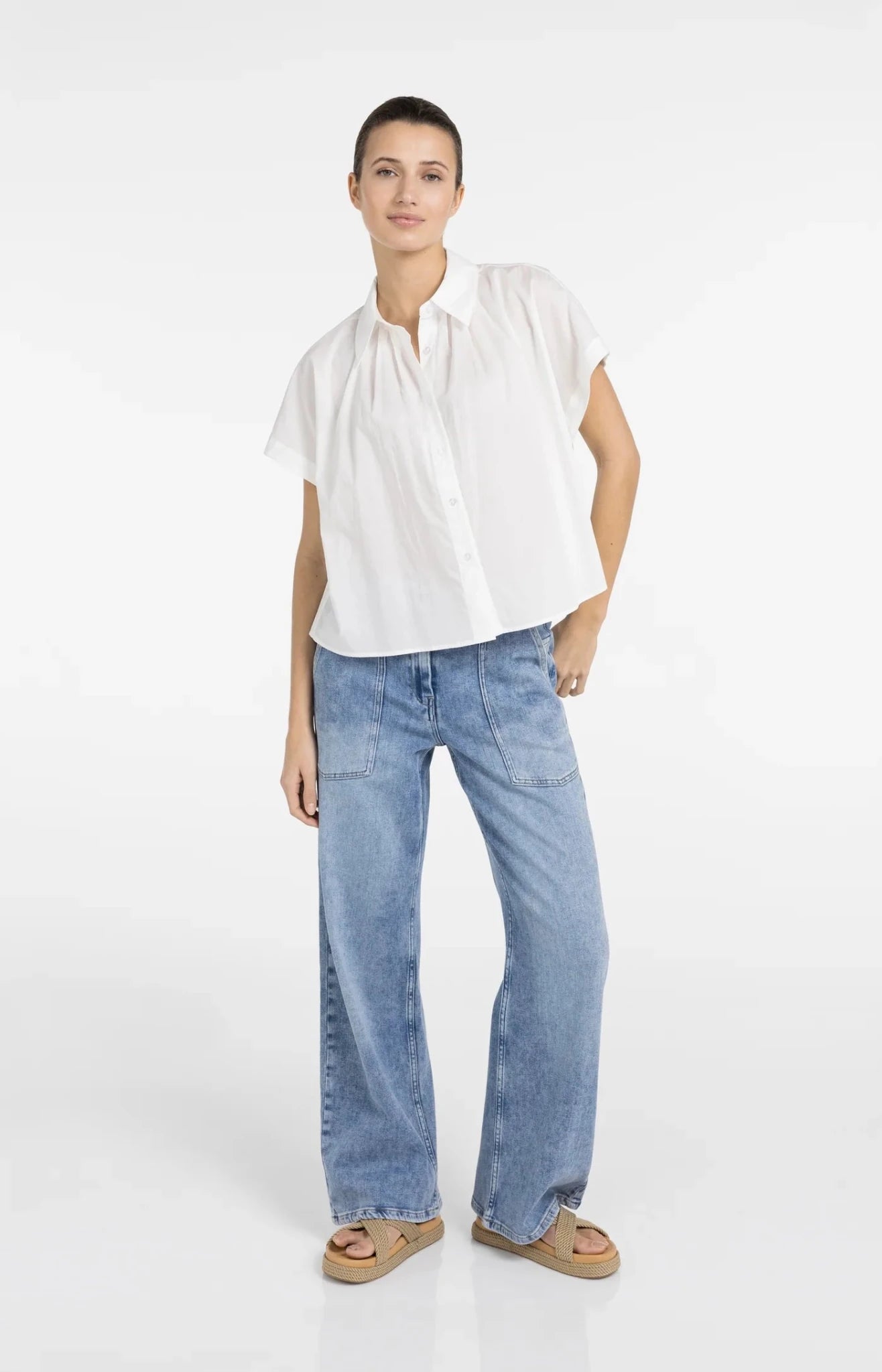Ärmellose Bluse mit Zierknöpfen - Dein Lieblingsladen Concept