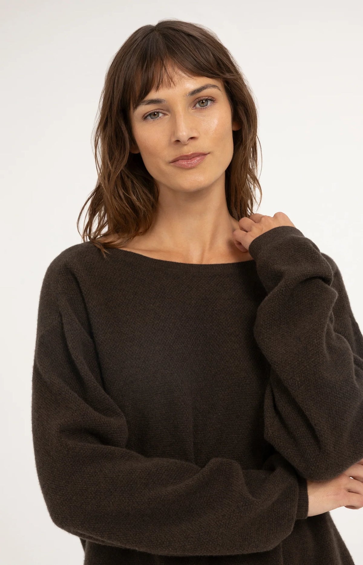 Strukturierter Pullover mit tiefem V-Ausschnitt hinten