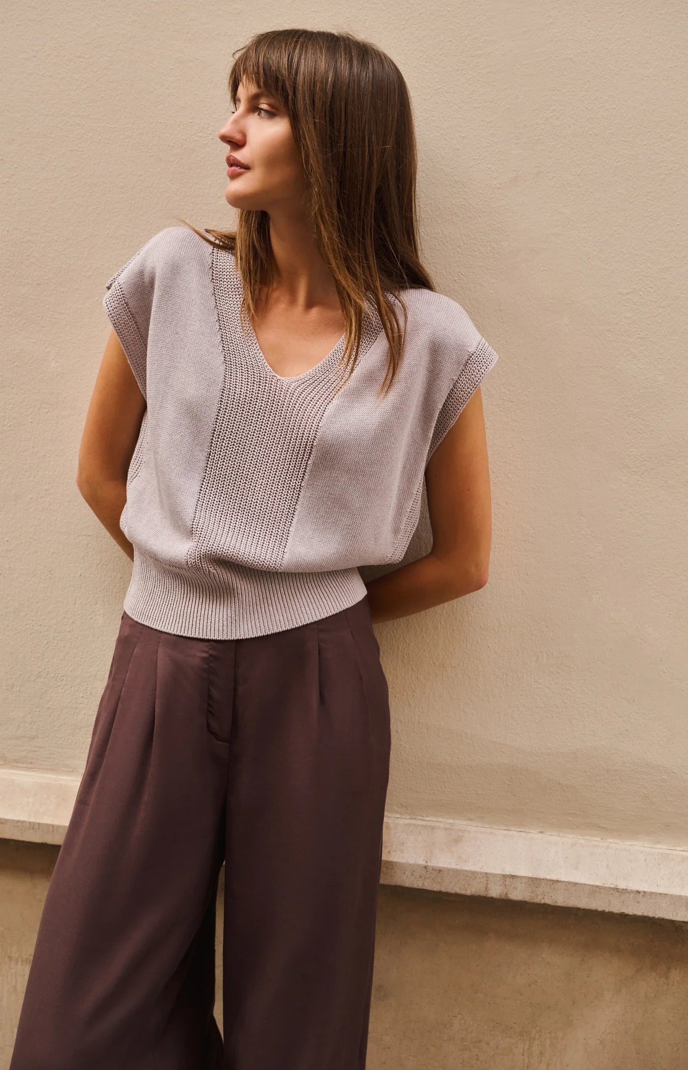 Strukturierter Pullover mit V-Ausschnitt