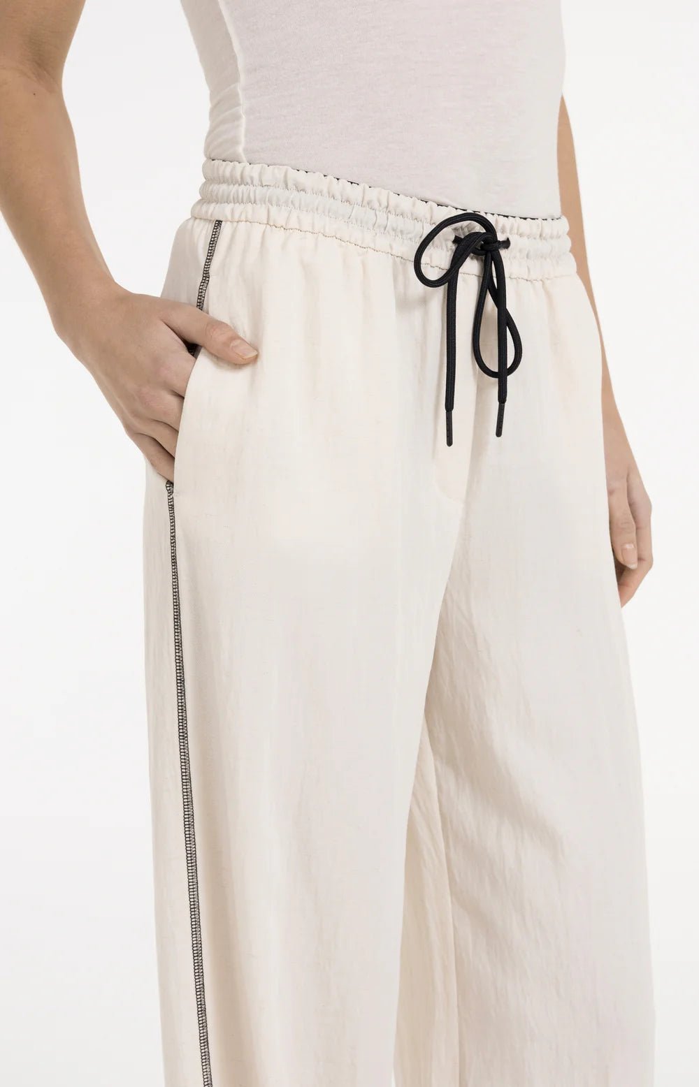 Hose mit weitem Bein und Kontrastnähten Cloud Creme White