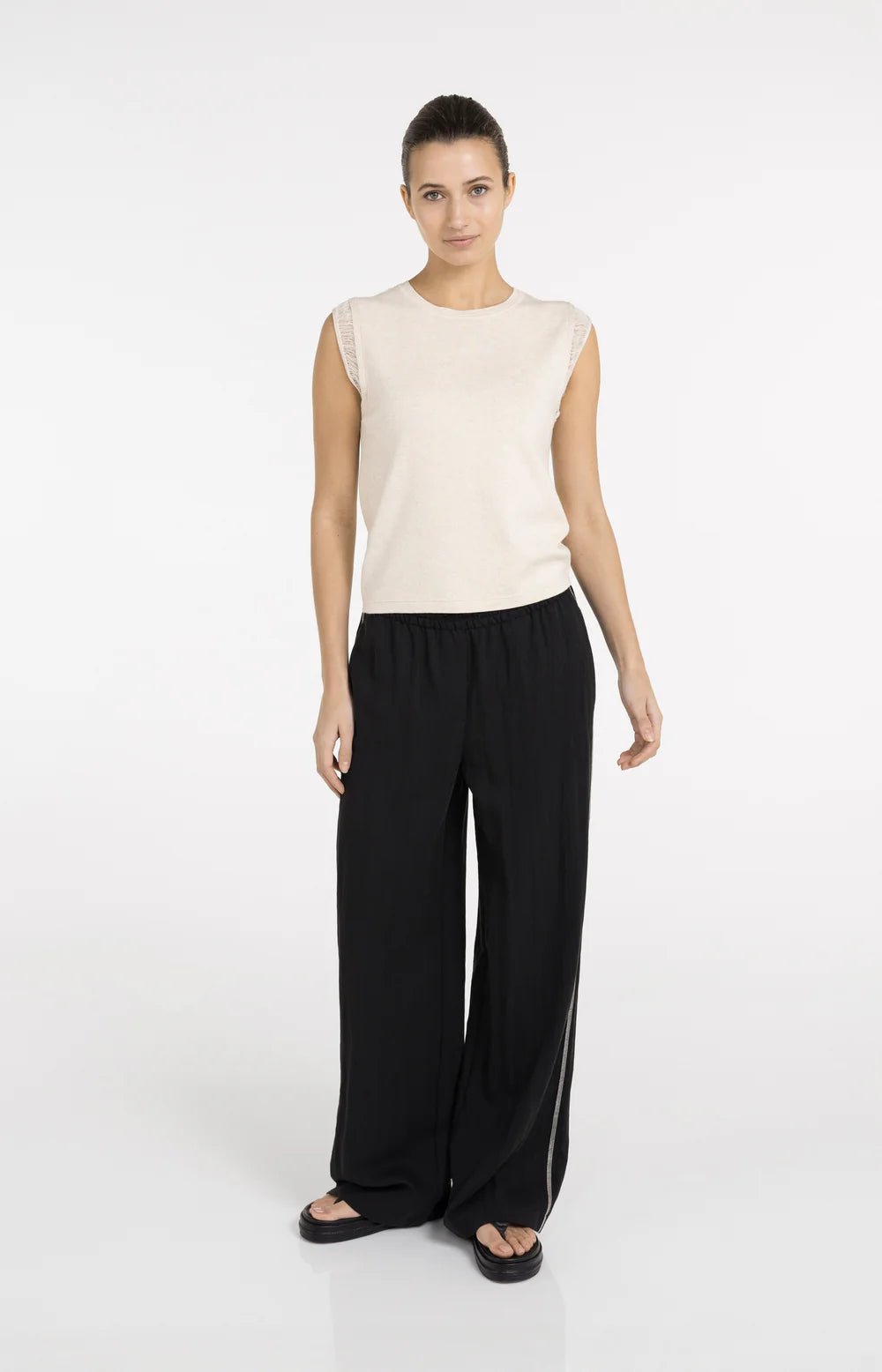 Hose mit weitem Bein und Kontrastnähten Black