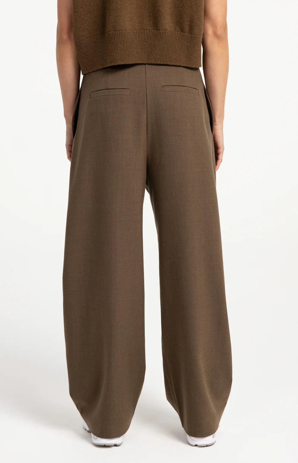 Gewebte Barrel-Leg-Hose mit Zierfalte