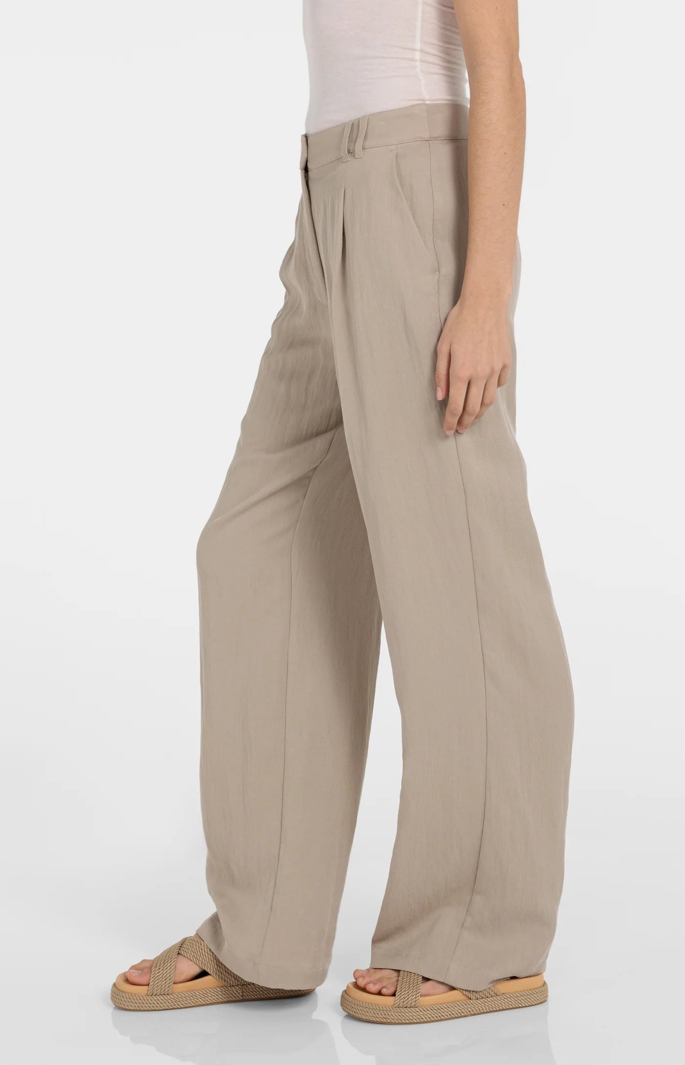 Bundfaltenhose aus Webstoff mit weitem Bein