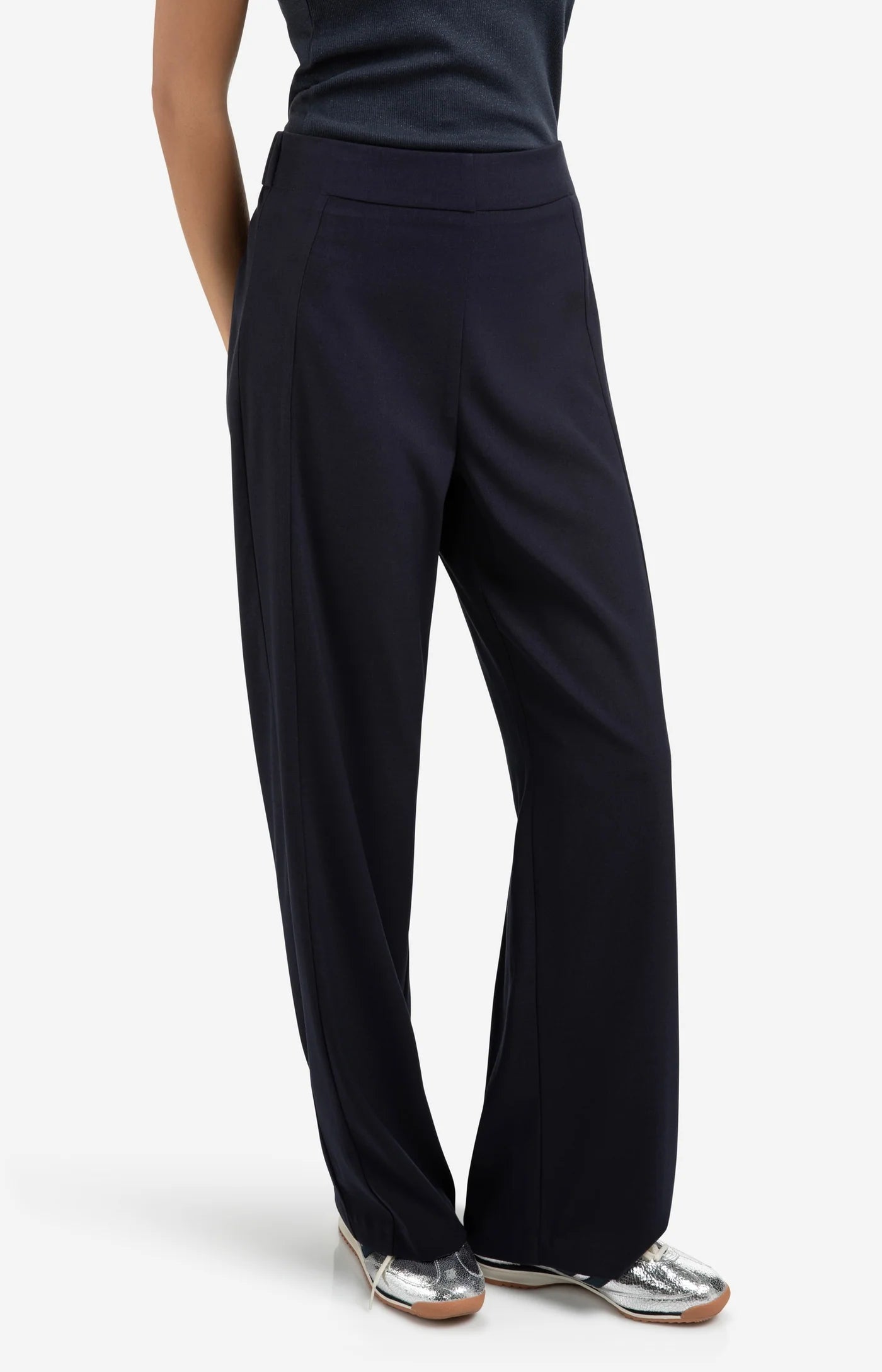 Gewebte Hose mit weitem Bein und Nahtdetails
