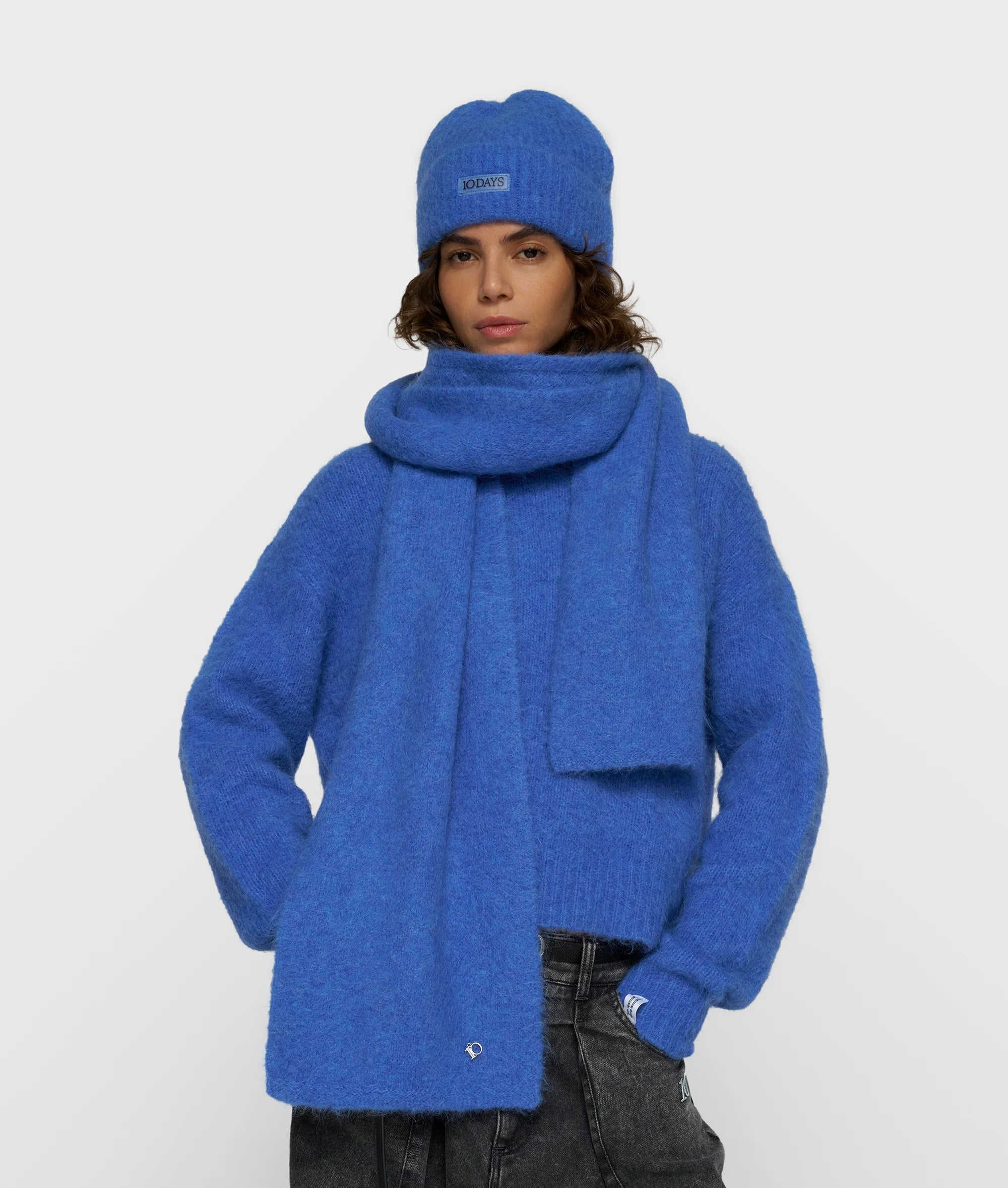 Hairy Knit Scarf ultramarine