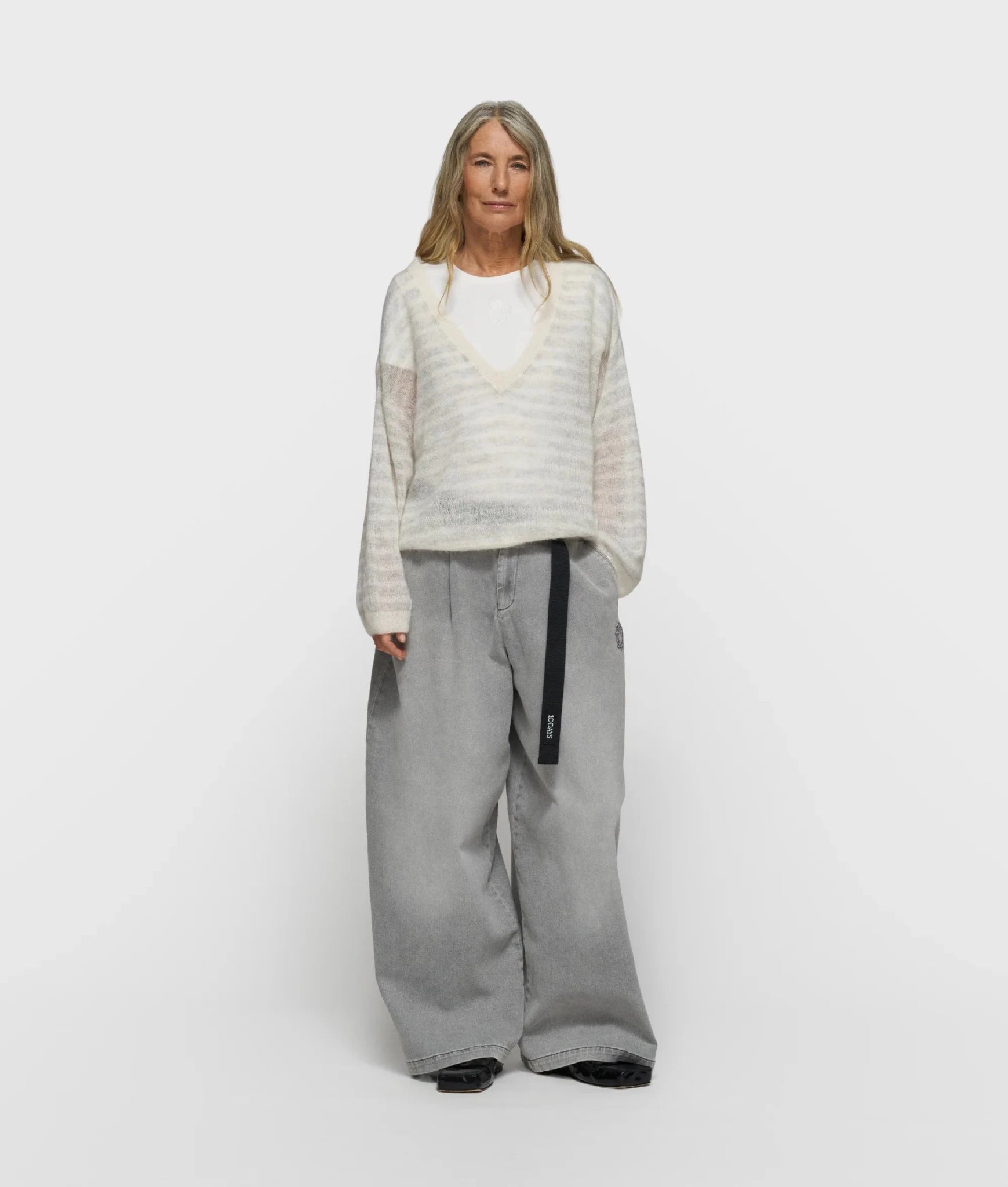 Thin V - Neck Knit Sweater - Dein Lieblingsladen Concept