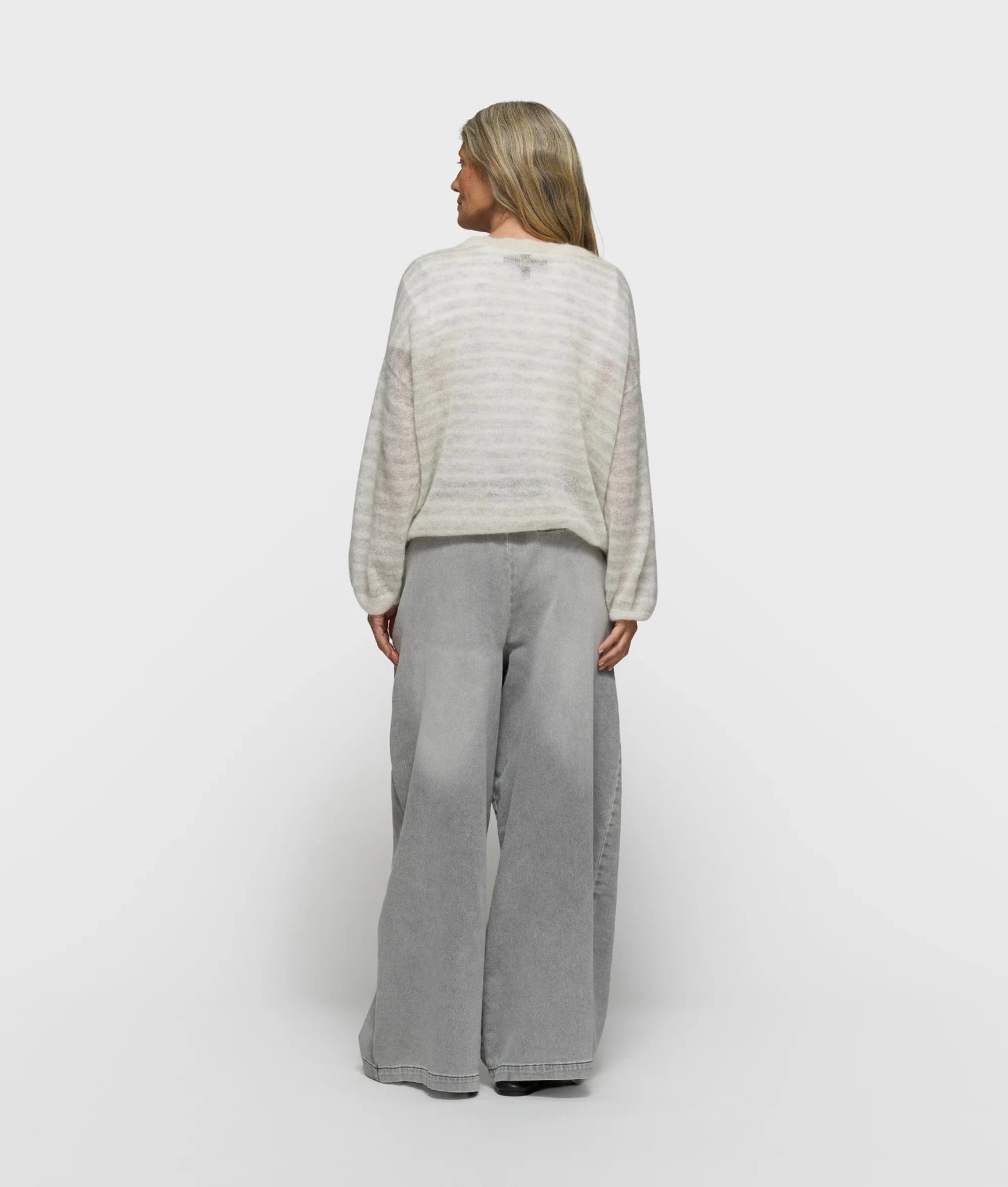 Thin V - Neck Knit Sweater - Dein Lieblingsladen Concept