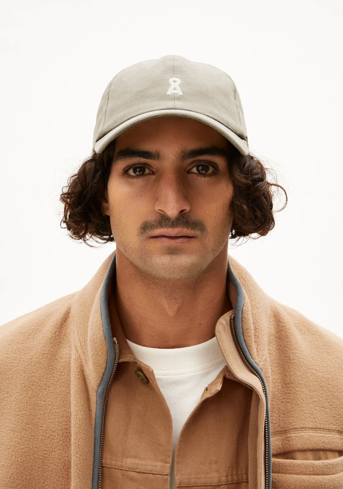 Cap "Yenaas Bold"-sandstone