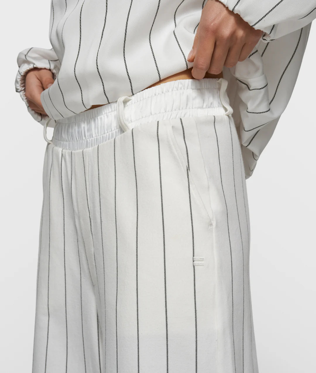 Wide Jogger Pinstripe - Dein Lieblingsladen Concept
