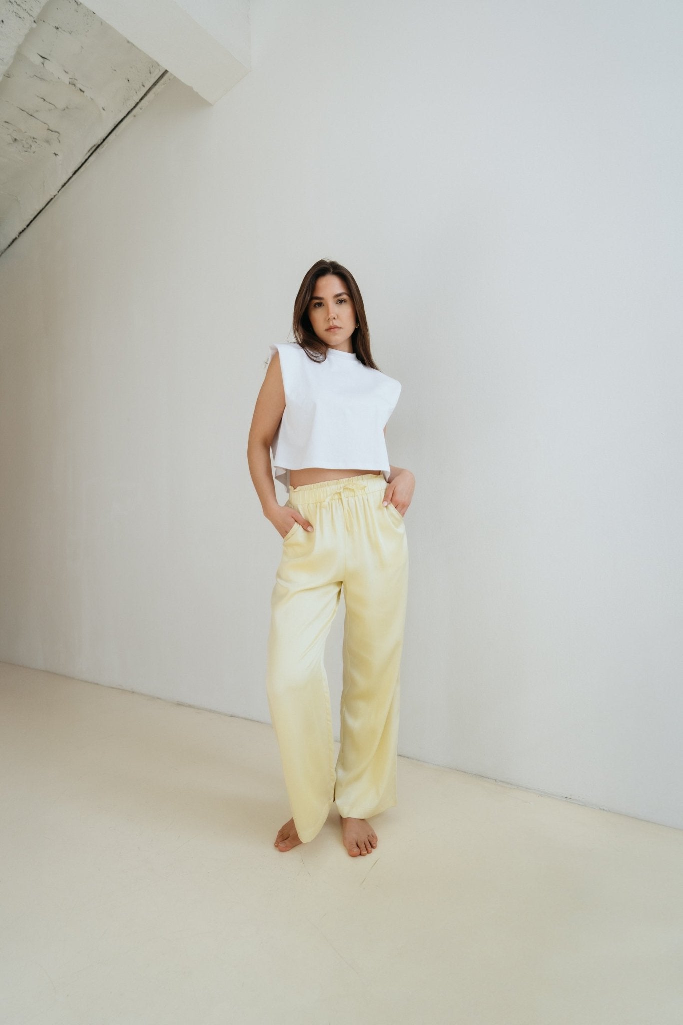 Satinhose "LivDLL" butter yellow - Dein Lieblingsladen Concept
