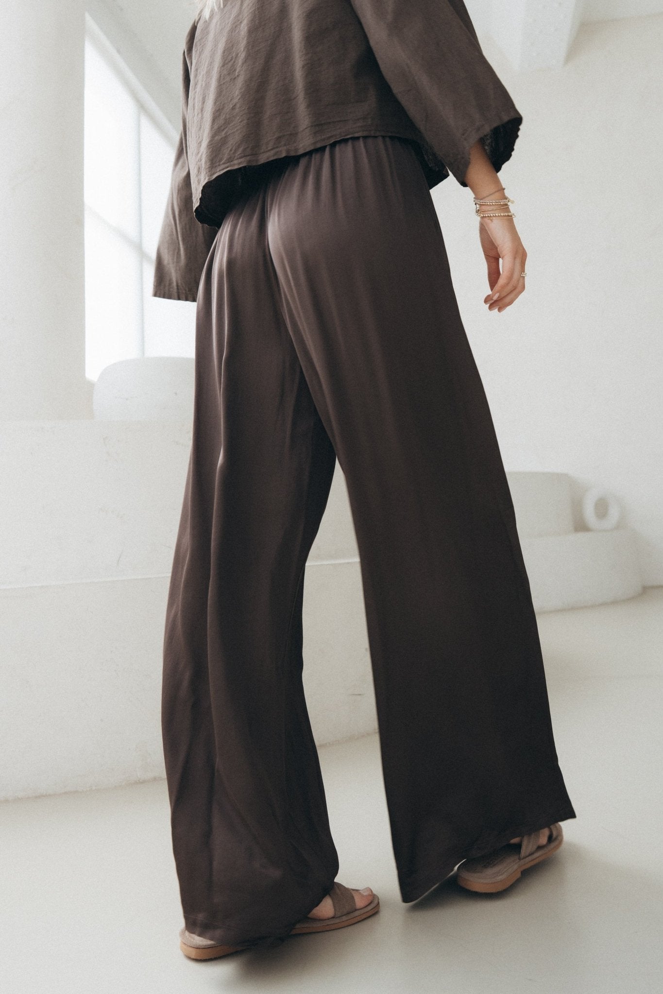 Satinhose "ViellaDLL" dark brown - Dein Lieblingsladen Concept