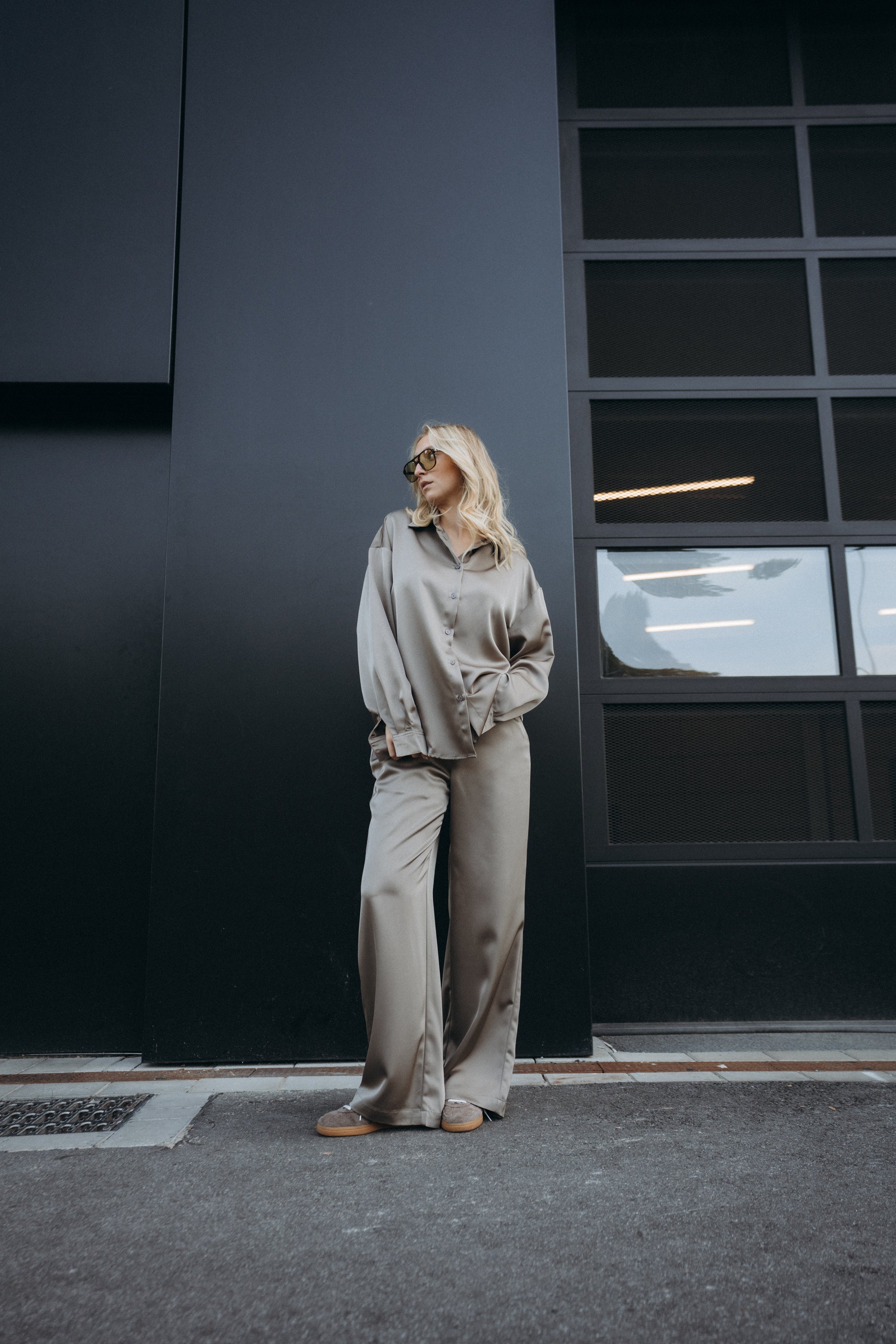 Satinhose „WandaDLL“ dark taupe