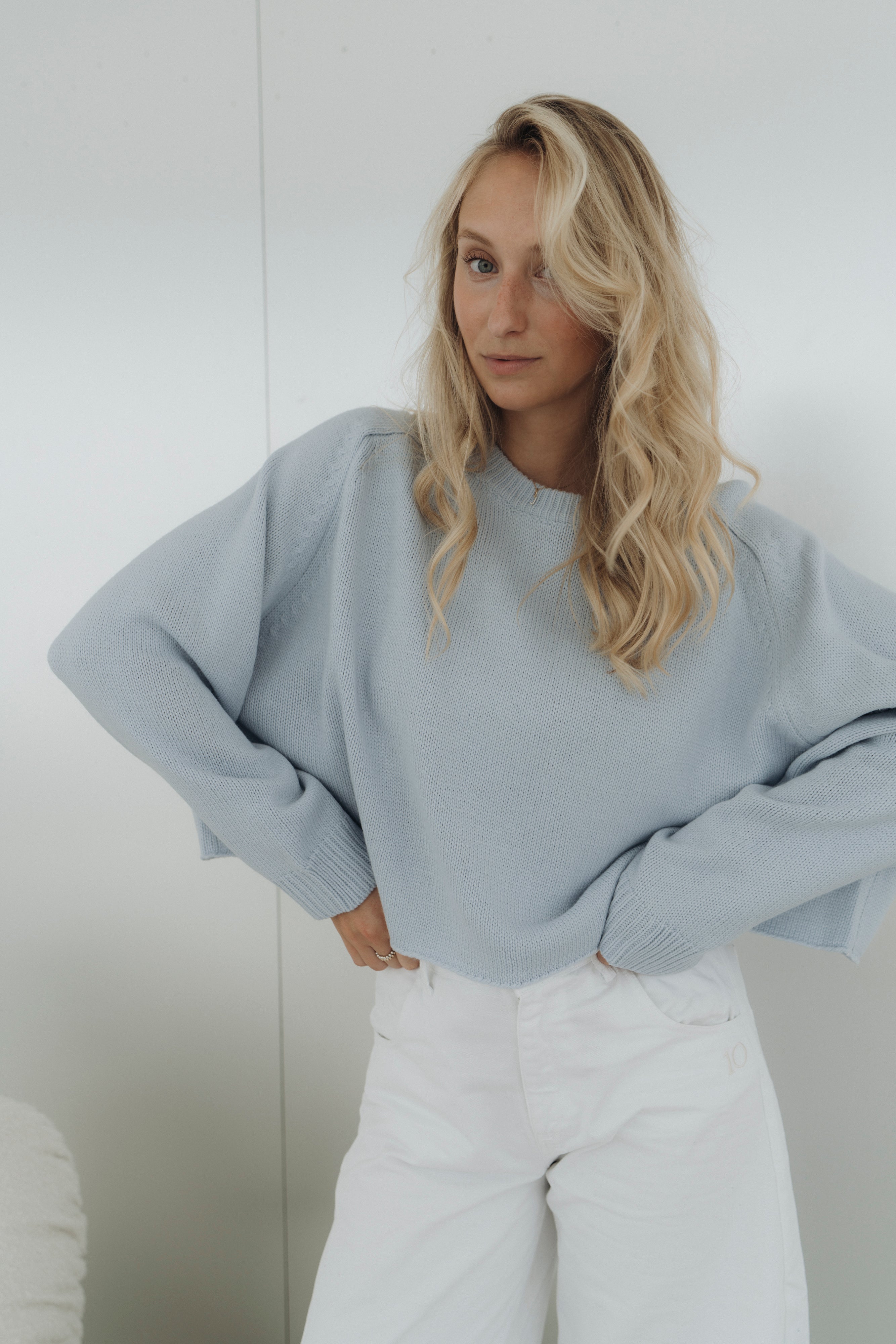 Cropped Pullover "MinouDLL" light blue