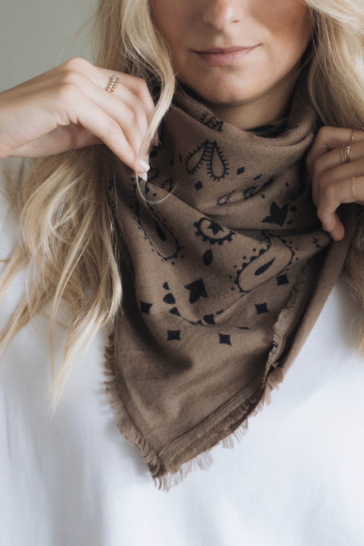 Tuch mit Muster "MyaDLL" brown