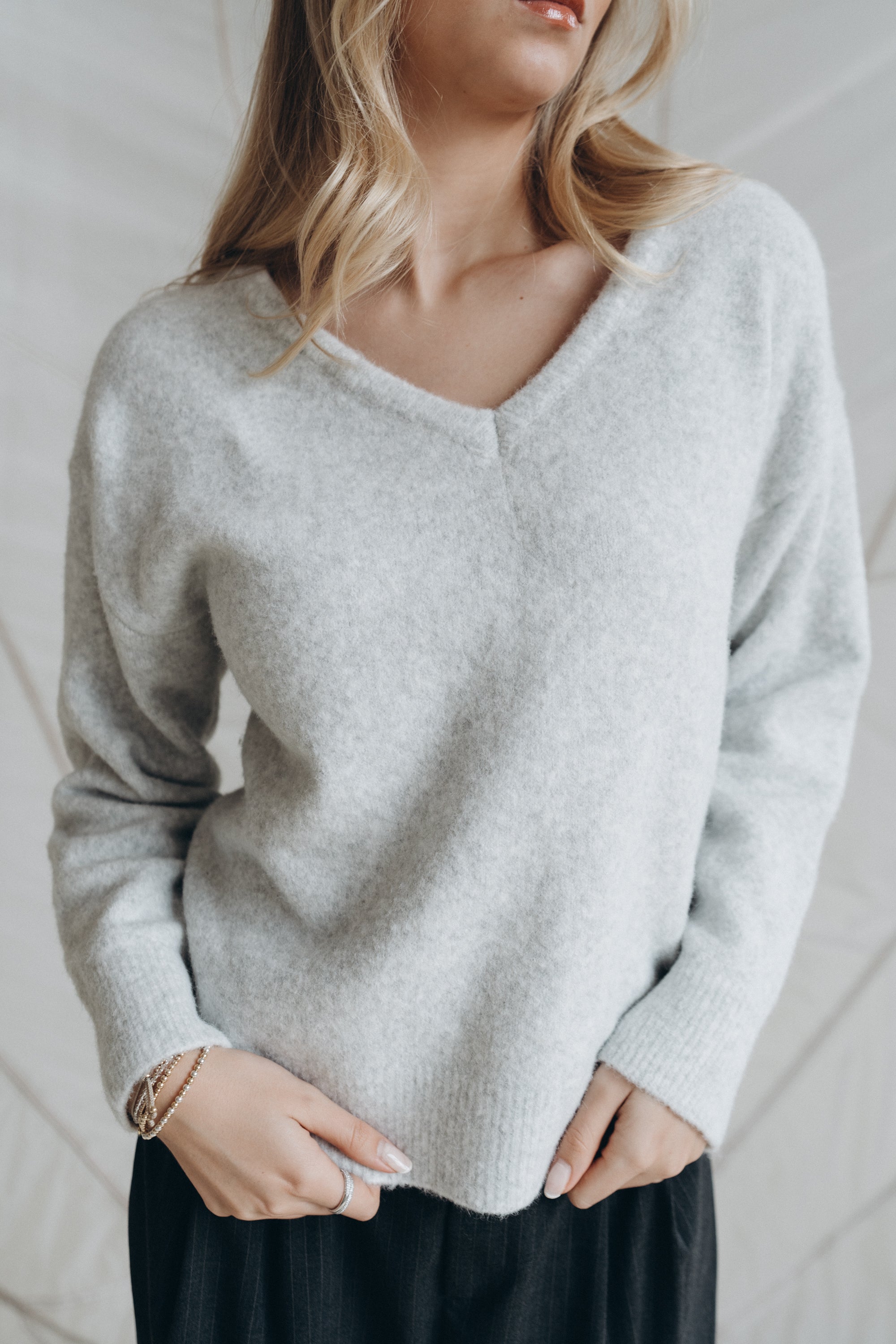 V-Neck Pullover "AriaDLL" light grey