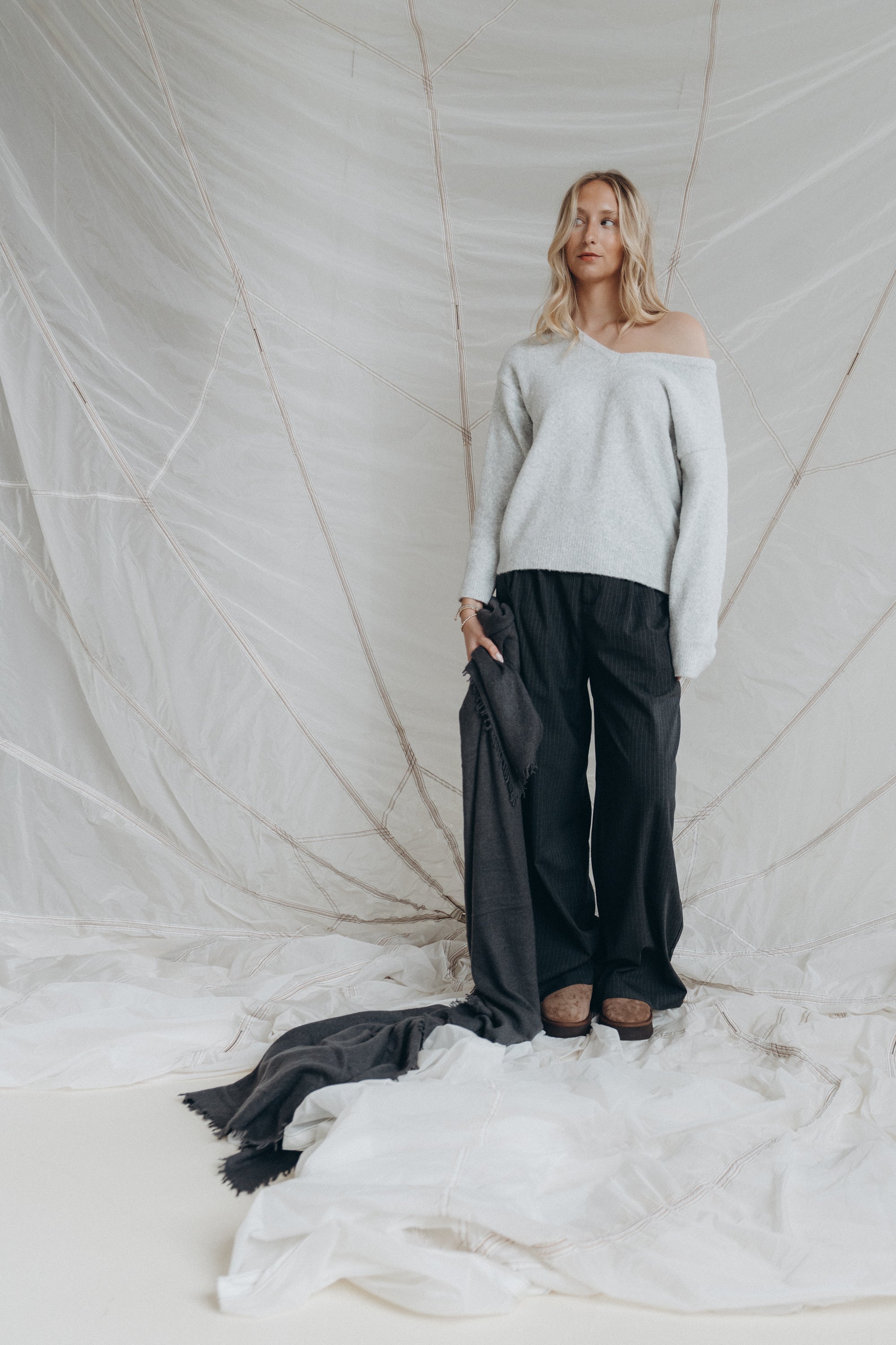 V-Neck Pullover "AriaDLL" light grey