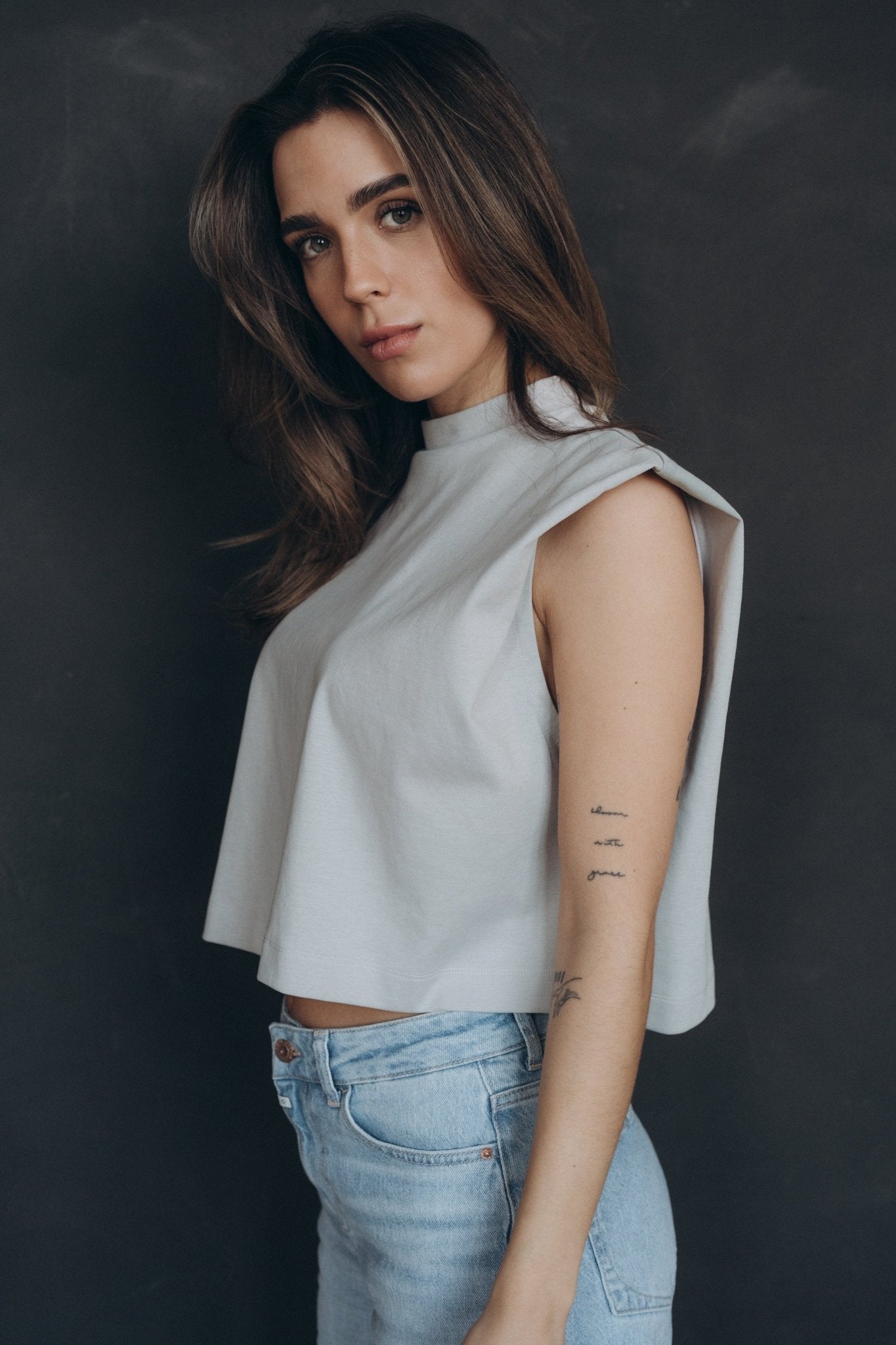 Cropped Shirt „PaminaDLL“ light grey - Dein Lieblingsladen Concept