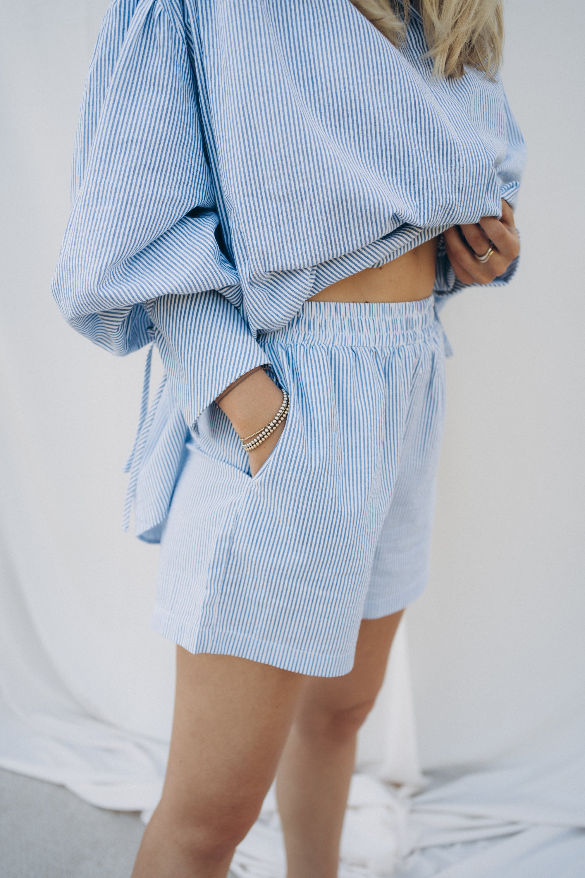 Shorts "MillyDLL" light blue/white