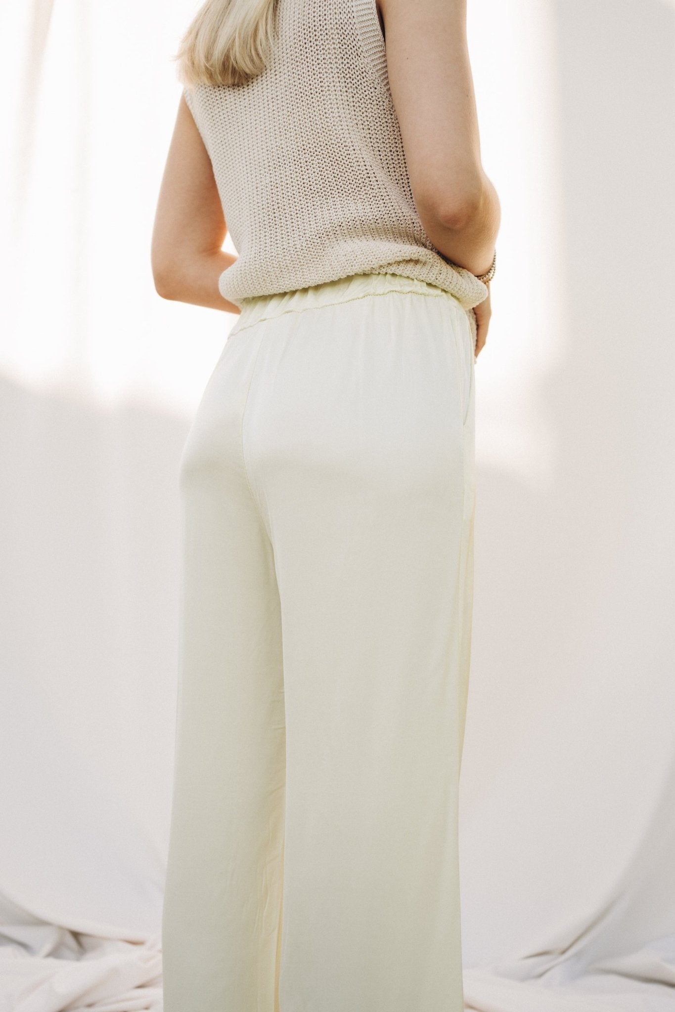 Satinhose "FelineDLL" light lemon - Dein Lieblingsladen Concept