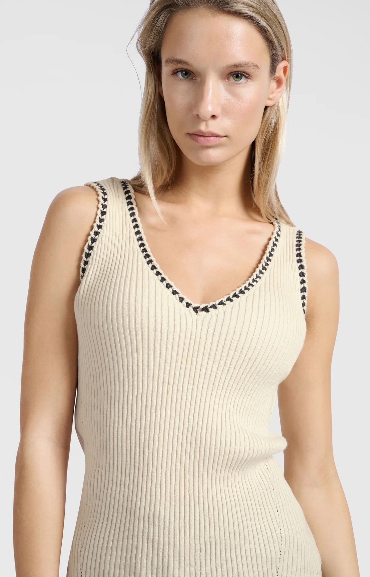 Geripptes Tanktop mit Nahtdetail